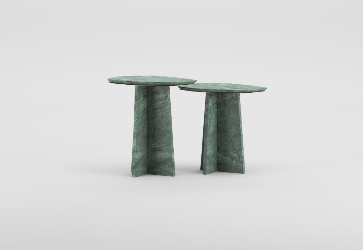 Table d'appoint en marbre géométrique de taille moyenne par Atra Design en vente 1