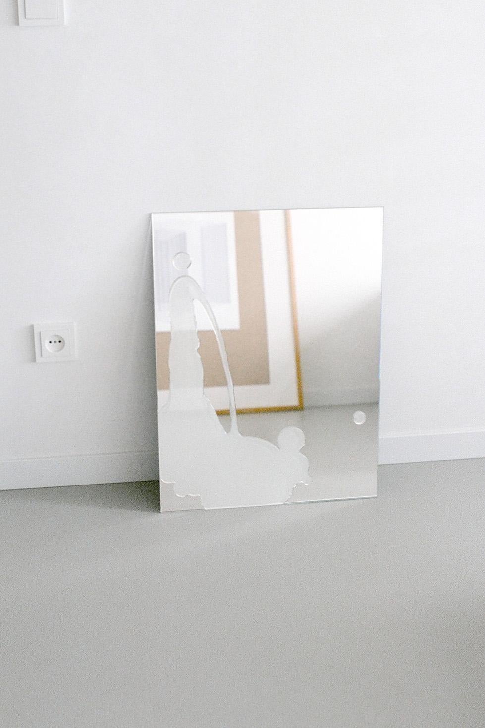 Mittelgroßer Spiegel aus Glasur in Silber mit weißen Sprenkeln von Sabine Marcelis (Niederländisch) im Angebot