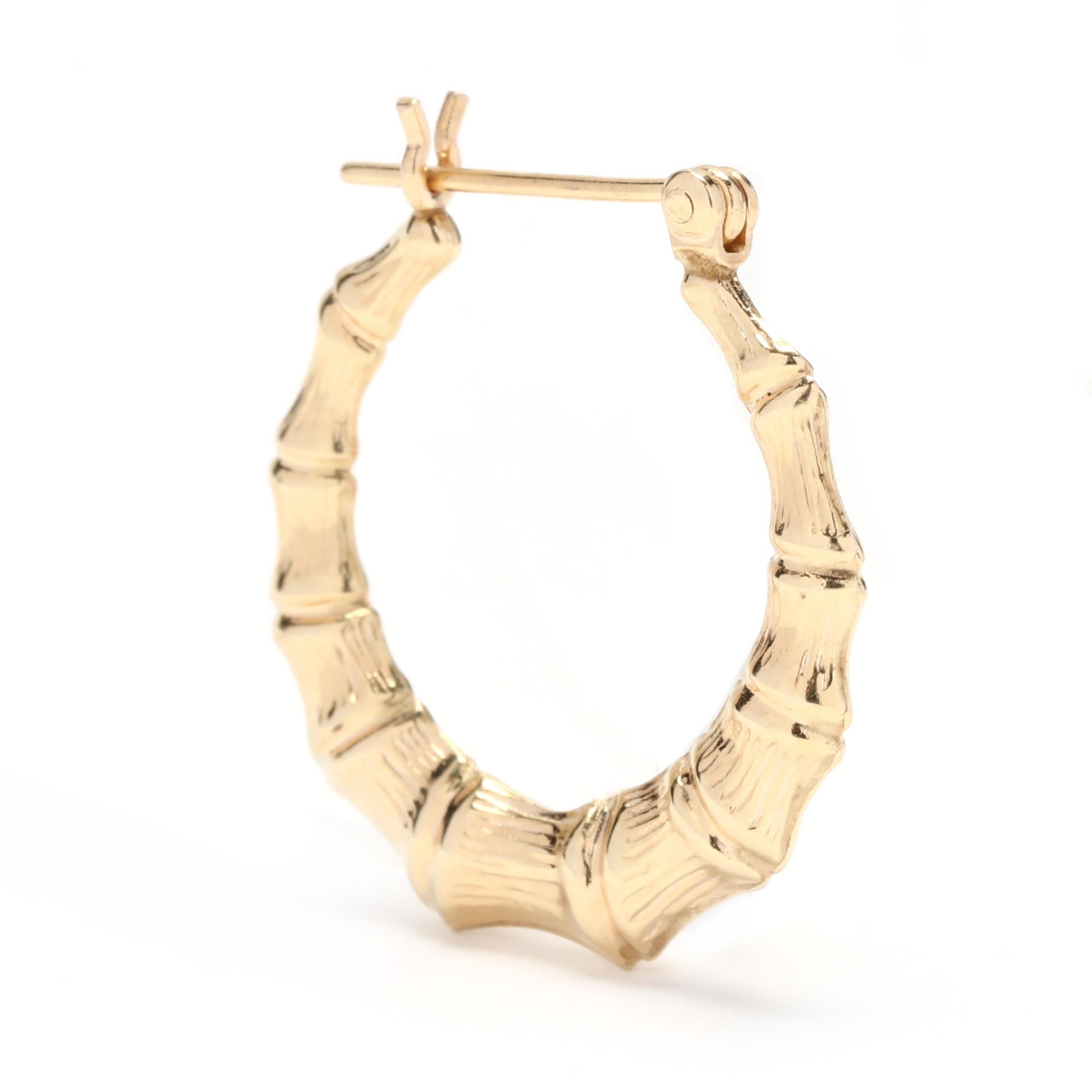 A pair of vintage 14 karat yellow gold medium bamboo hoop earrings. These simple hoops feature a tapered bamboo motif with pierced latch backs.

Length :7/8 in.

Tube Width: 3.2 mm

Weight: 1.4 dwts. / 2.18 grams

Stamps: CD 14K

Ring Sizings &