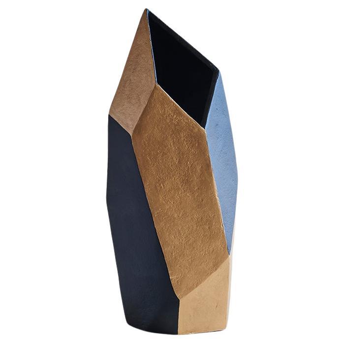 Vase géométrique composite en papier doré et noir du Studio Laurence en vente