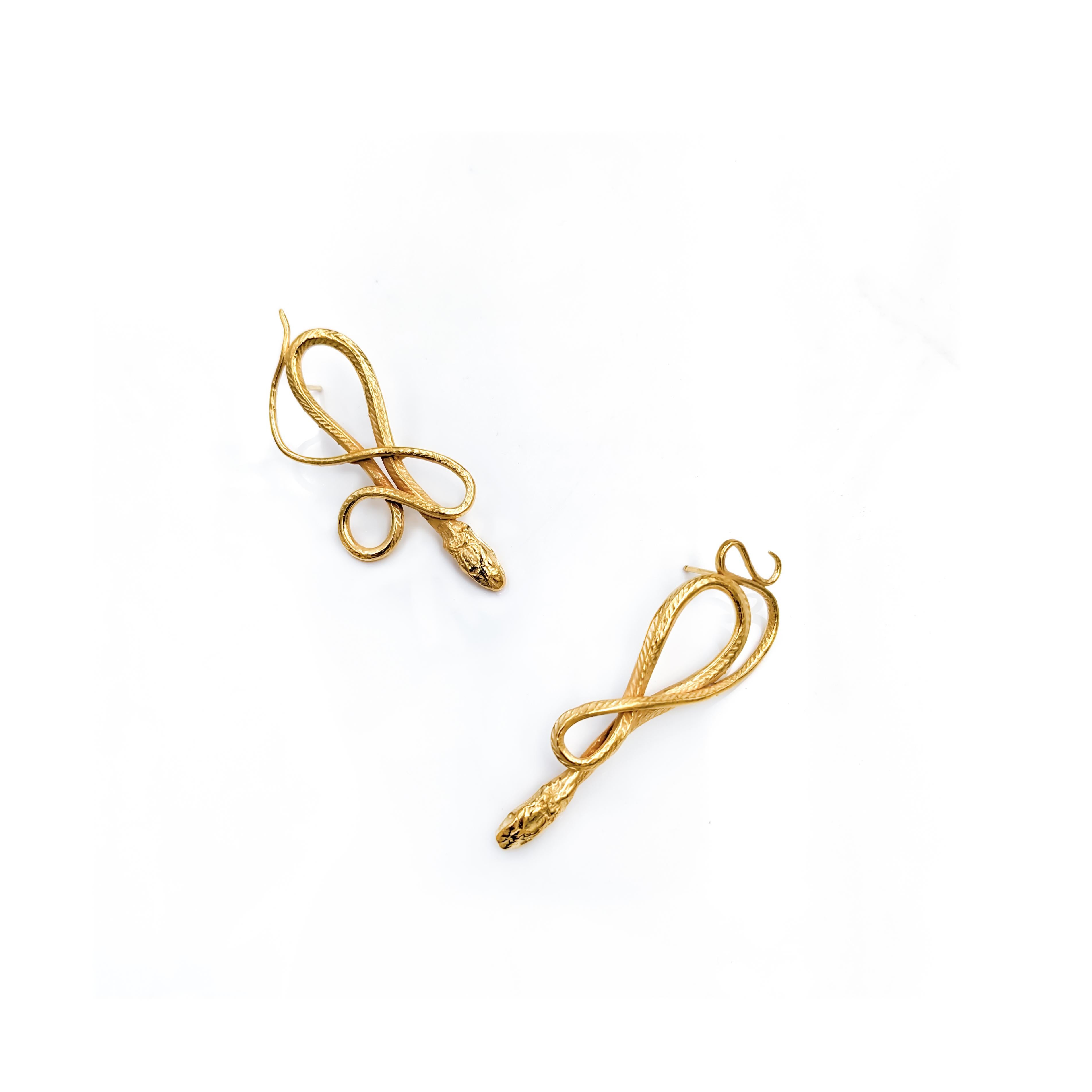 Medium Gold Serpentine Earrings In New Condition For Sale In Asheville, NC