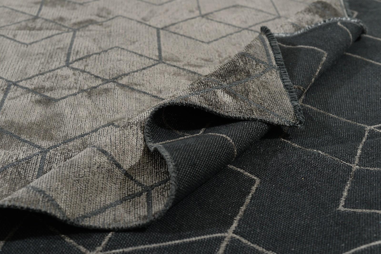 Luxuriöser, weicher Teppich in zeitgenössischem Design und Muster in verschiedenen Grautönen (Maschinell gefertigt) im Angebot