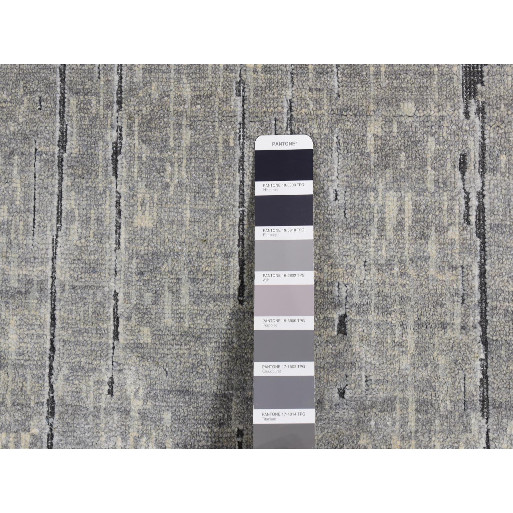 XXI secolo e contemporaneo Tappeto grigio medio verticale Design/One in pura seta annodato a mano 9'0