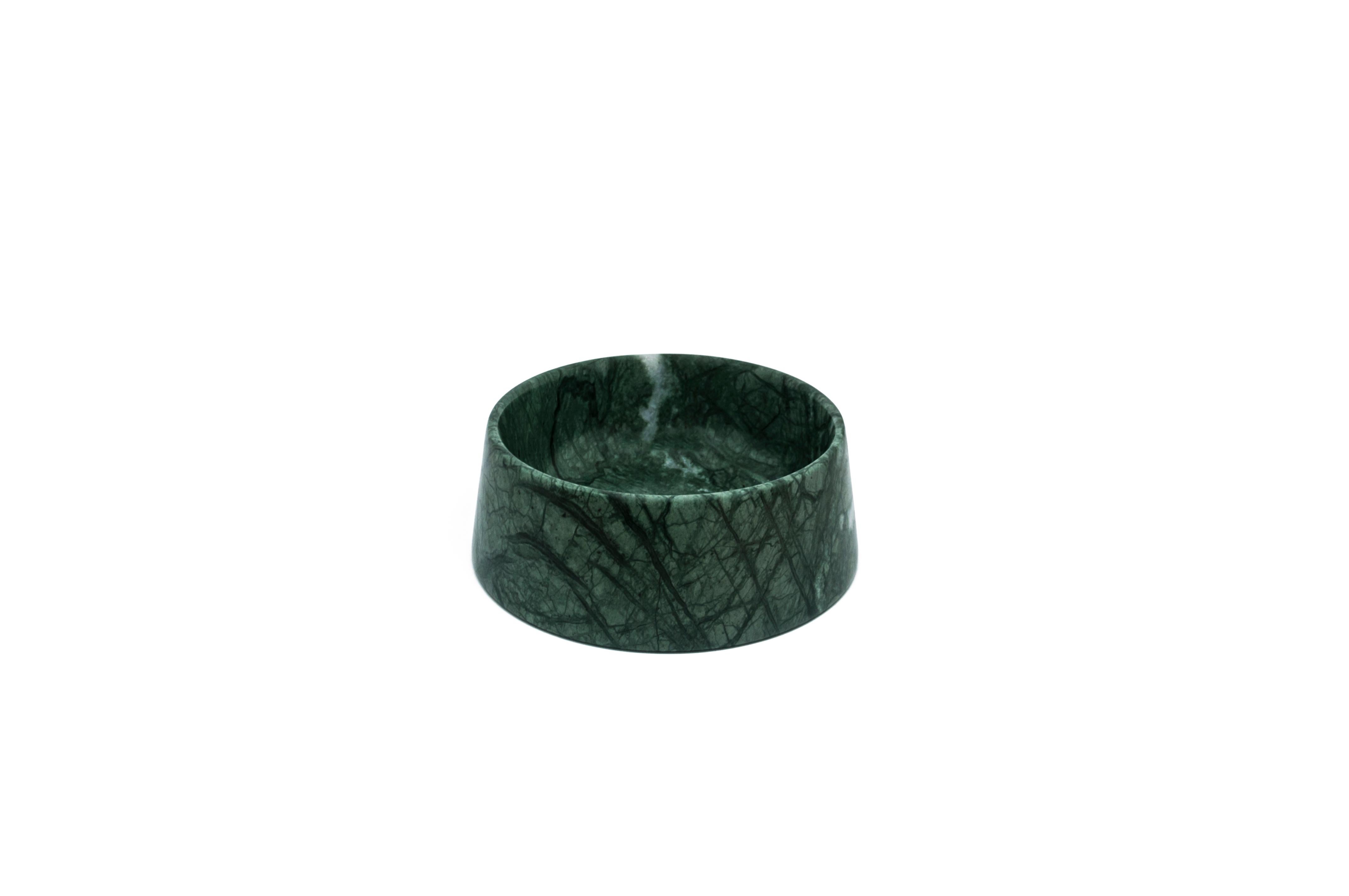 Green Guatemala marble bowl for cats and dogs, made in Italy, Carrara. Size Medium. Internal diameter 18 cm, external diameter 20, height 7.5 cm.
Each piece is in a way unique (every marble block is different in veins and shades) and handmade by