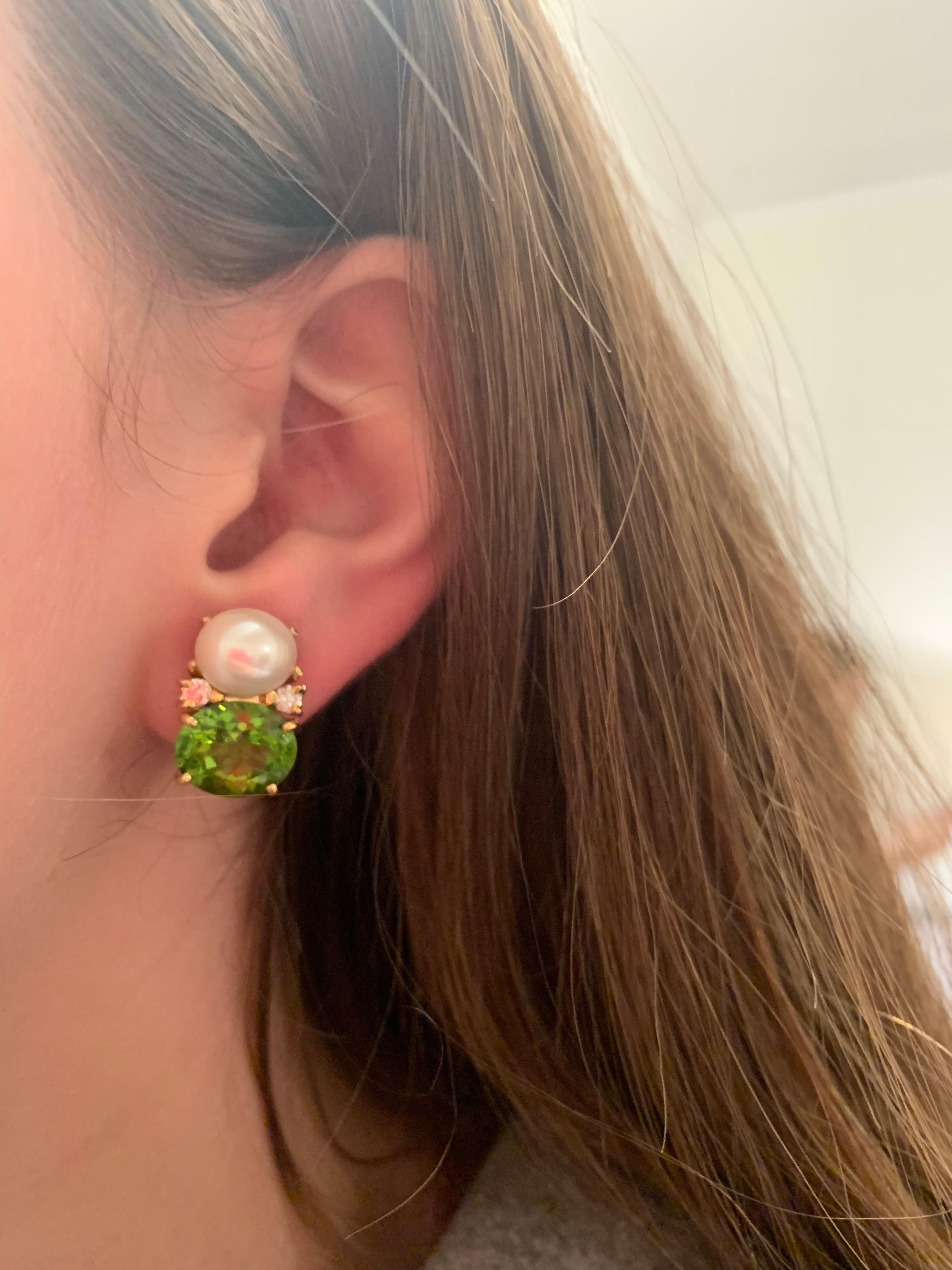 18kt Medium Gum Drop™ Earrings with Pearls and Pink Topaz and four Diamonds.

The Medium 18kt yellow gold GUM DROP™ earrings hosts a freshwater Pearl and faceted Peridot (approximately 5 cts each) and 4 diamonds weighing ~0.40 cts. 

Specifications: