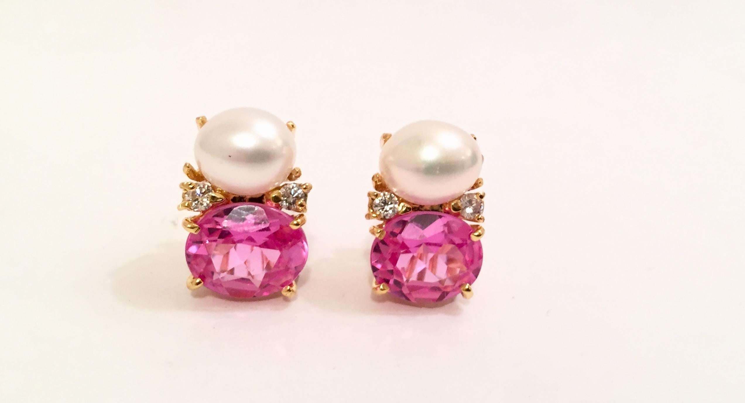 18kt Medium Gum Drop Earrings with Pearls and Pink Topaz and four Diamonds.

The Medium 18kt yellow gold GUM DROP™ earrings hosts a freshwater Pearl and faceted Pink Topaz (approximately 5 cts each) and 4 diamonds weighing ~0.40 cts.