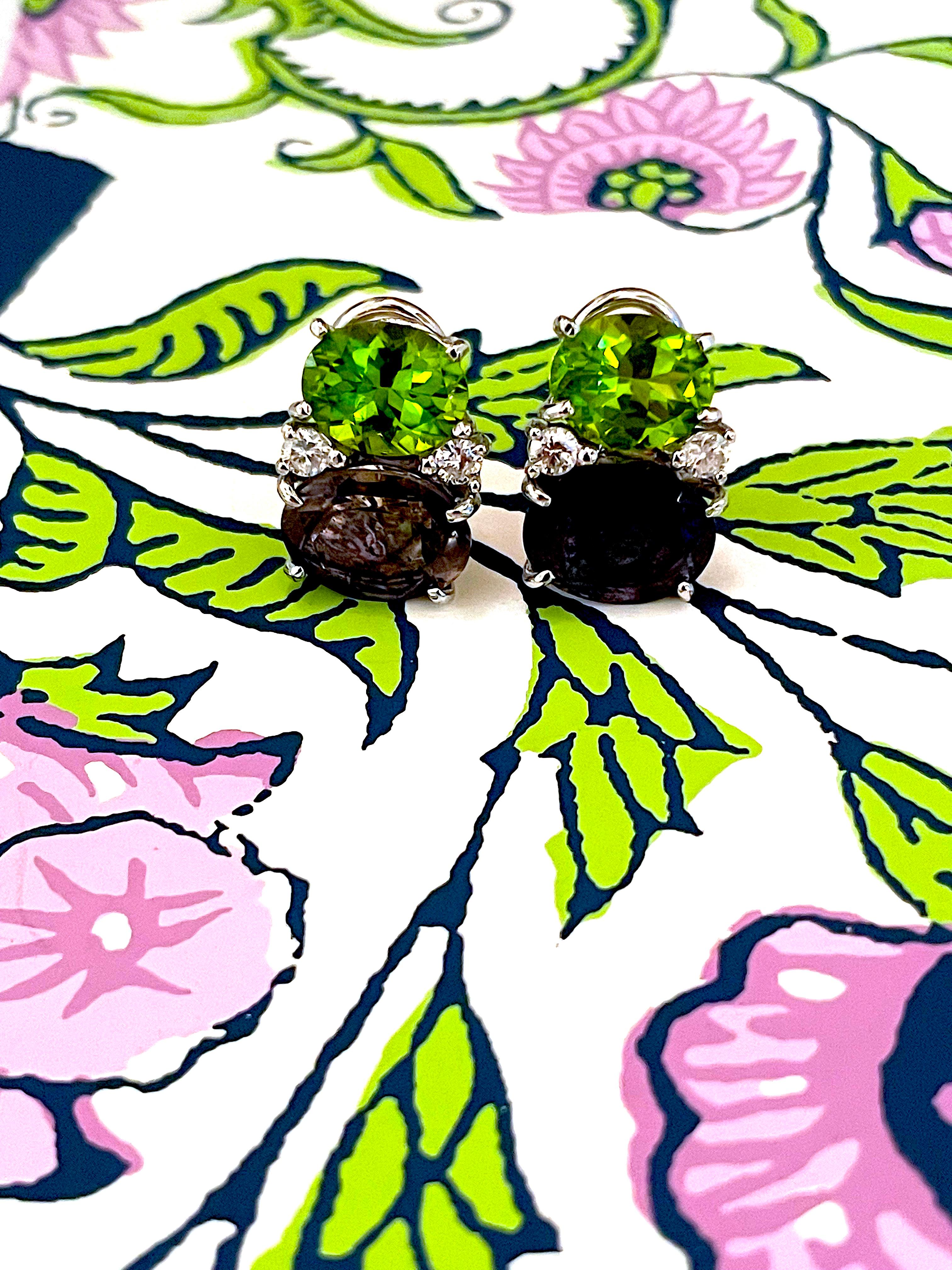 A show stopper! Peridot and Iolite set in White Gold with Diamond Accents.

The Medium 18kt White Gold GUM DROP™ earring with faceted Peridot (approximately 2.5 cts each), faceted Iolite (approximately 5 cts each), and 4 diamonds weighing ~0.40