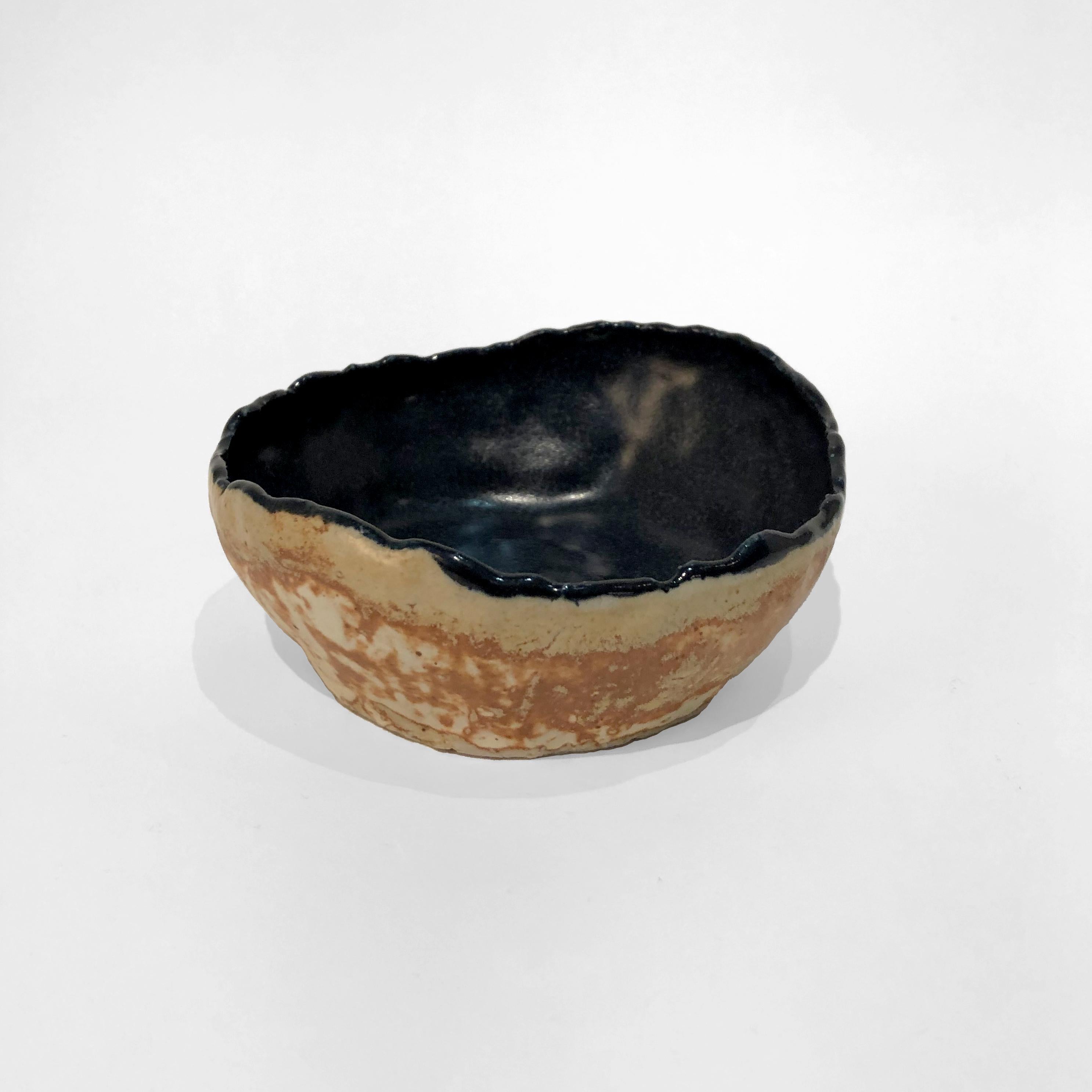 Hand-Crafted Medium Hanbuilt Stoneware Pinch Bowl and Small Vase by Hannelore Freer For Sale