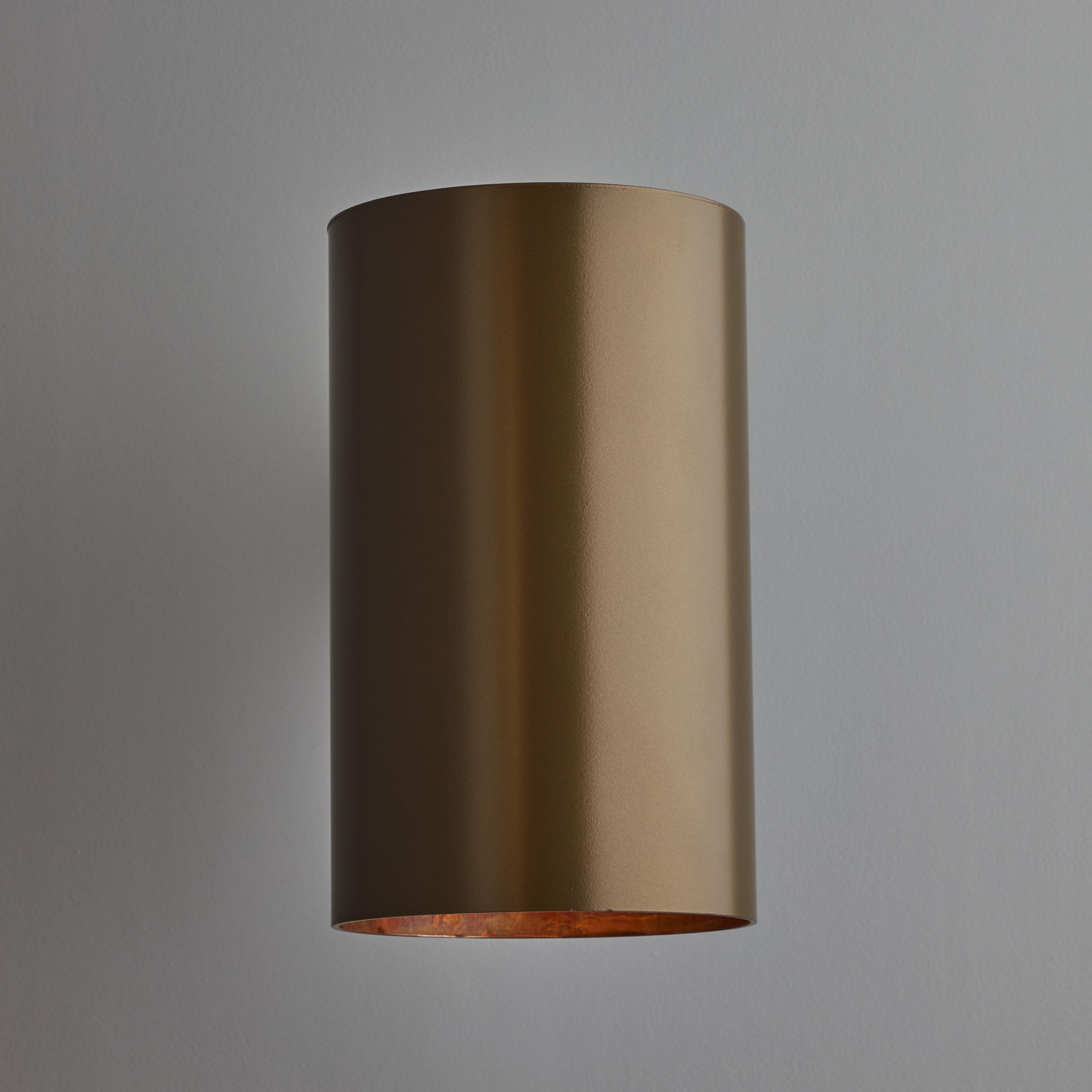 Mittelgroße Hans-Agne Jakobsson C627/110 Wandleuchter 'Rulle', braun lackiert im Zustand „Neu“ im Angebot in Glendale, CA
