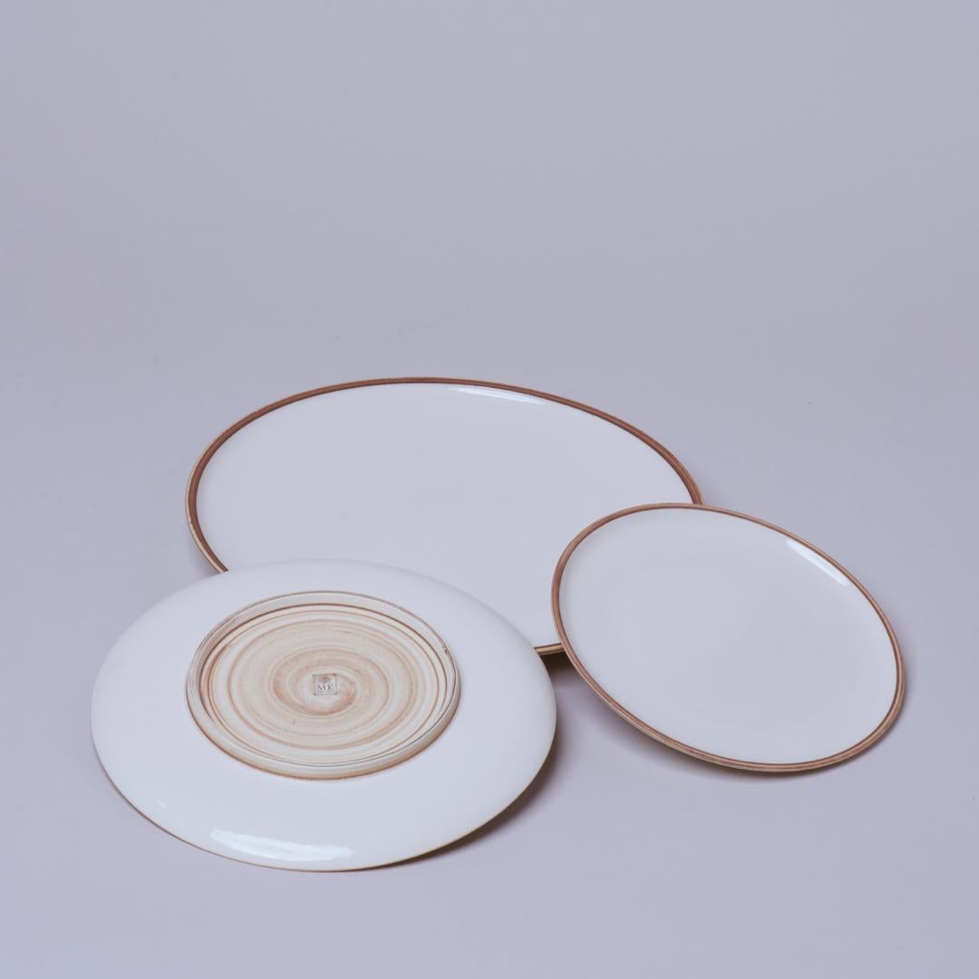 Molded Medium Ivory Glazed Porcelain Hermit Plate with Rustic Rim