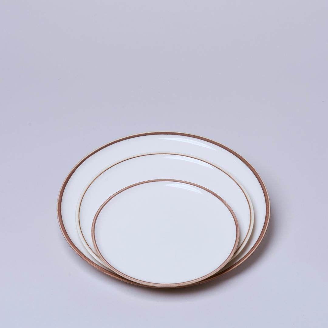 Contemporary Medium Ivory Glazed Porcelain Hermit Plate with Rustic Rim