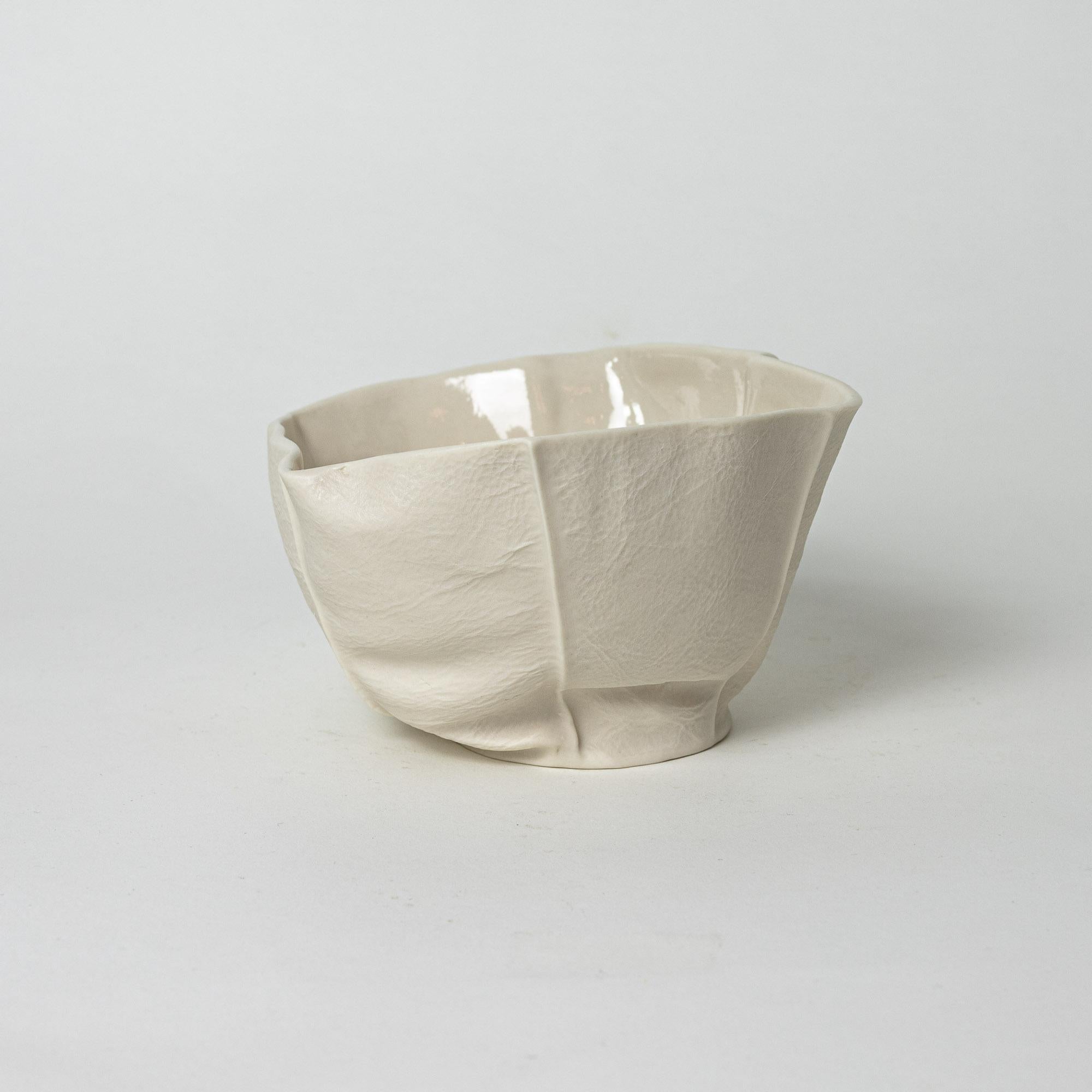 Serie Kawa - Cuenco pequeño

Cuenco de cerámica blanca orgánica con superficie exterior de porcelana cruda texturizada e interior esmaltado transparente. 

6,5
