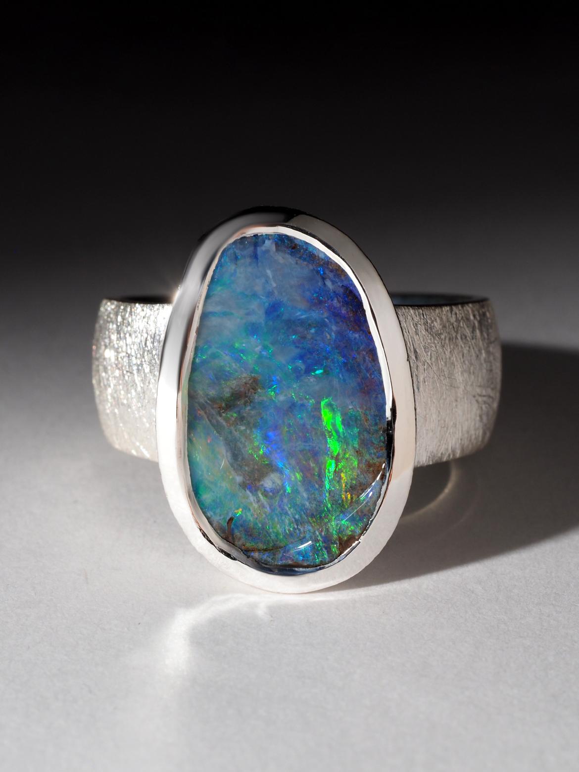 Medium Lagre Blue Boulder Opal Silver Ring 9.5 ct gift In New Condition In Berlin, DE