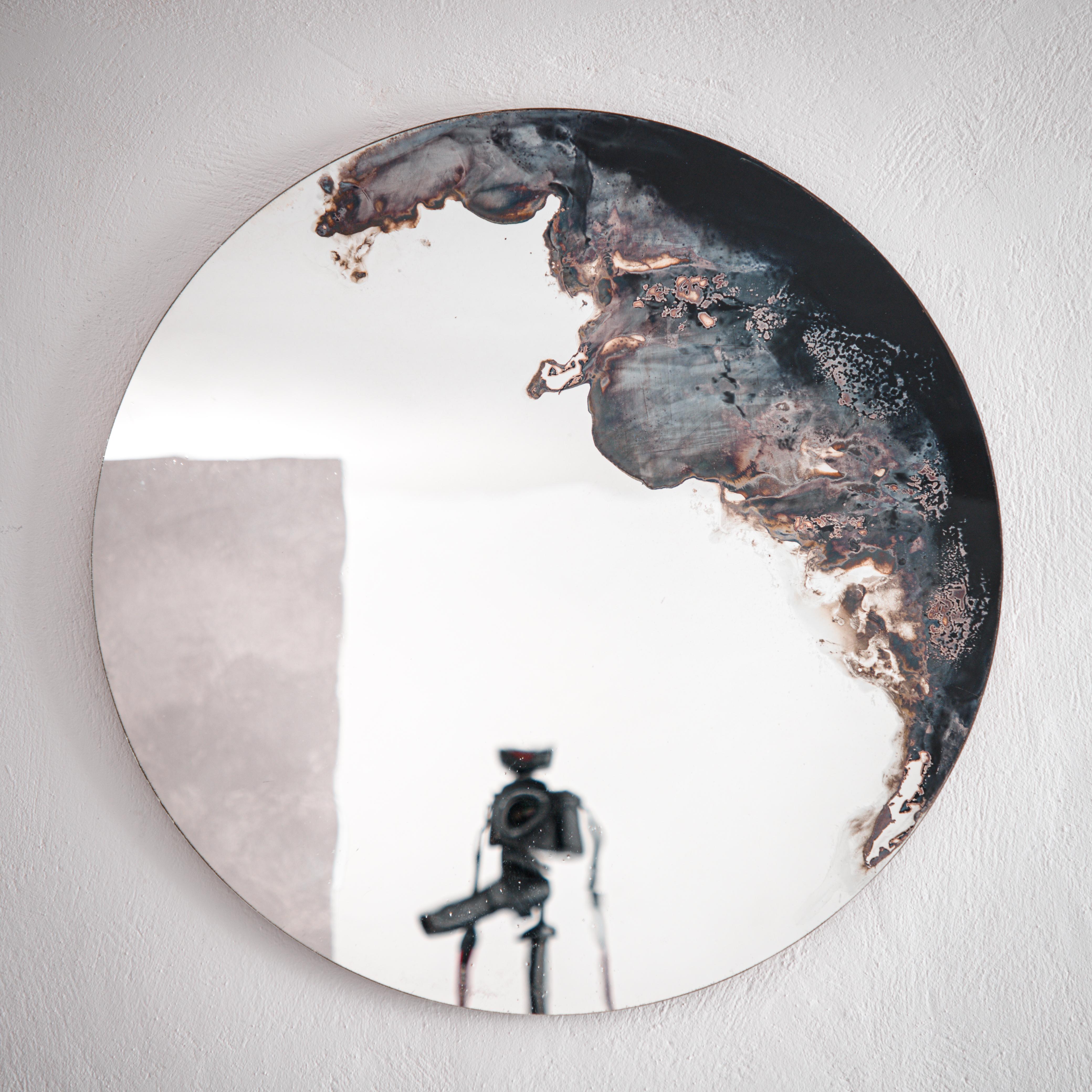 Medium lava mirror by Slow Design.
Dimensions: diameter 90 cm 
Materials: glass. Black decor. 
Technique: Grisaille.
Available in sizes medium and large.


Lava mirror, made from a subtle work on pigments, with random and unique patterns.
The