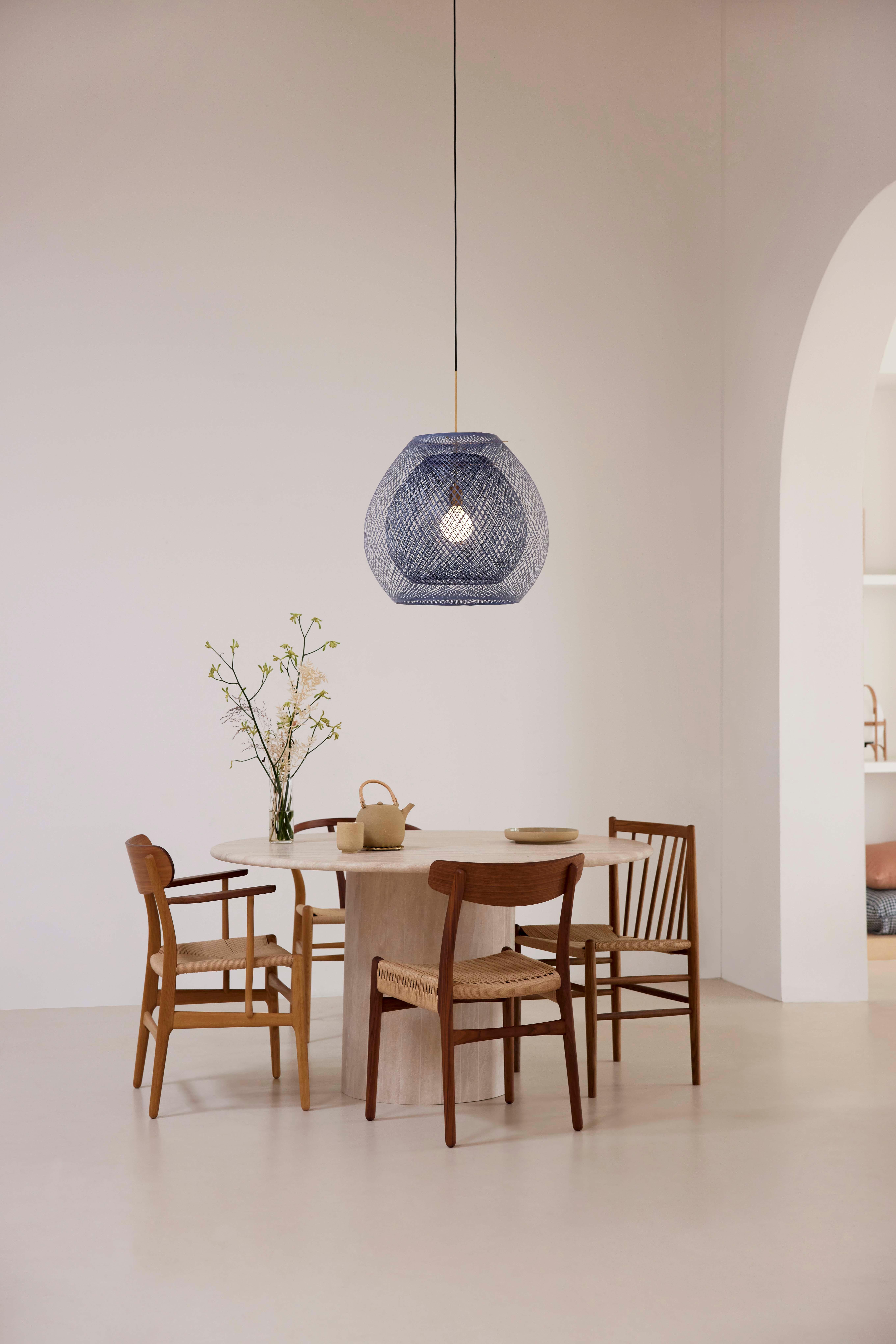 Resina Lampada a sospensione singola a media luce Indigo Night Twilight di Atelier A Robotiq in vendita