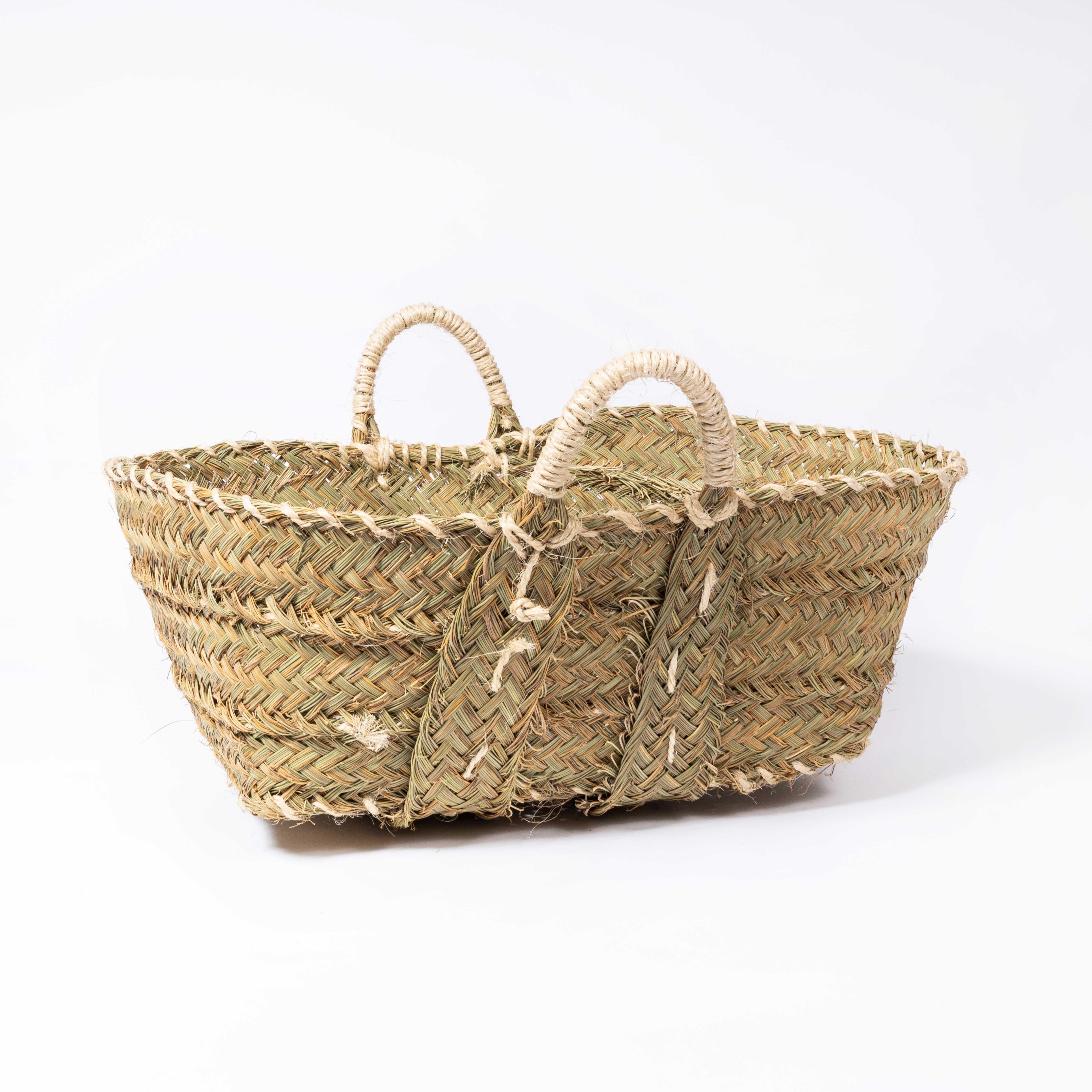 Medium Low Carry Basket - Esparto Grass. 

Woven for us on the western coast of Morocco using the distinct coarse vegetable grass Esparto.

Workshop Report:
Contemporary product woven by hand in Morocco.

Date:21st Century
Maker:Handmade -
