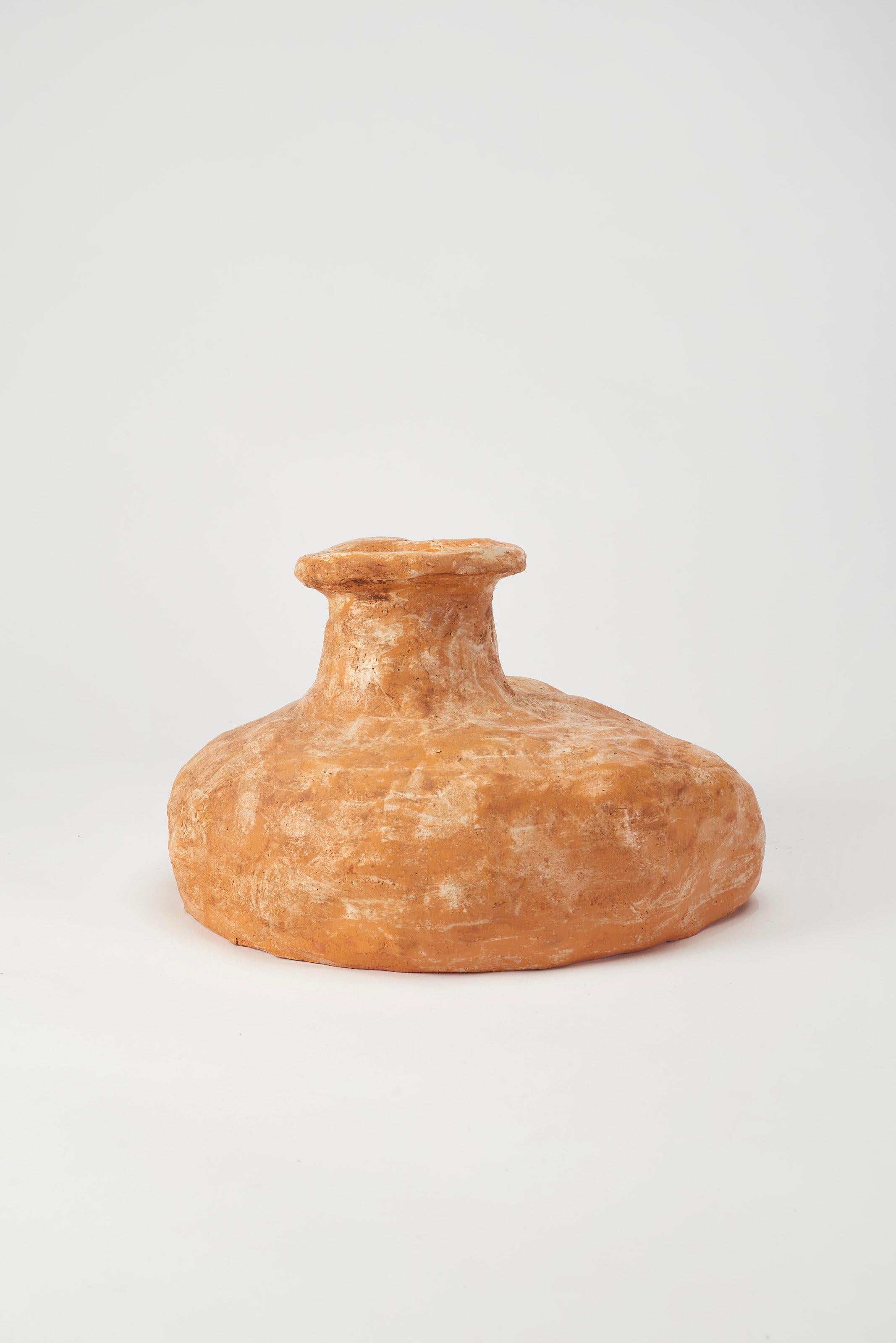 Néerlandais Pot contemporain en céramique de forme organique et rustique en terre cuite par Willem Van Hooff en vente
