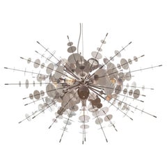 Lustre à confettis métalliques de taille moyenne : Disques en acier inoxydable par AVRAM RUSU STUDIO