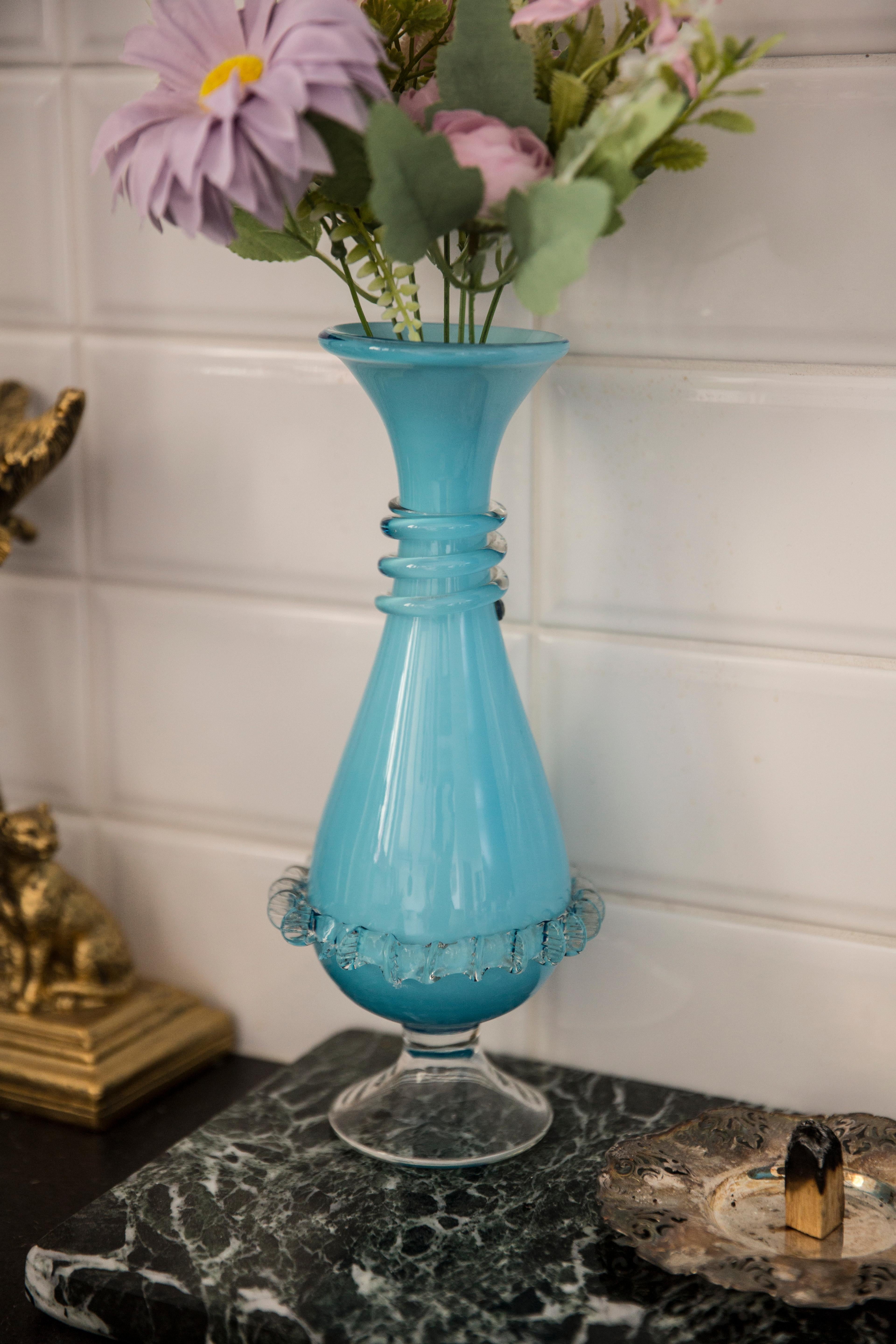 Blue vase in amazing organic shape. Produced in 1960s.
Glass in perfect condition. The vase looks like it has just been taken out of the box.

No jags, defects etc. The outer relief surface, the inner smooth. Thick glass vase, massive.

The