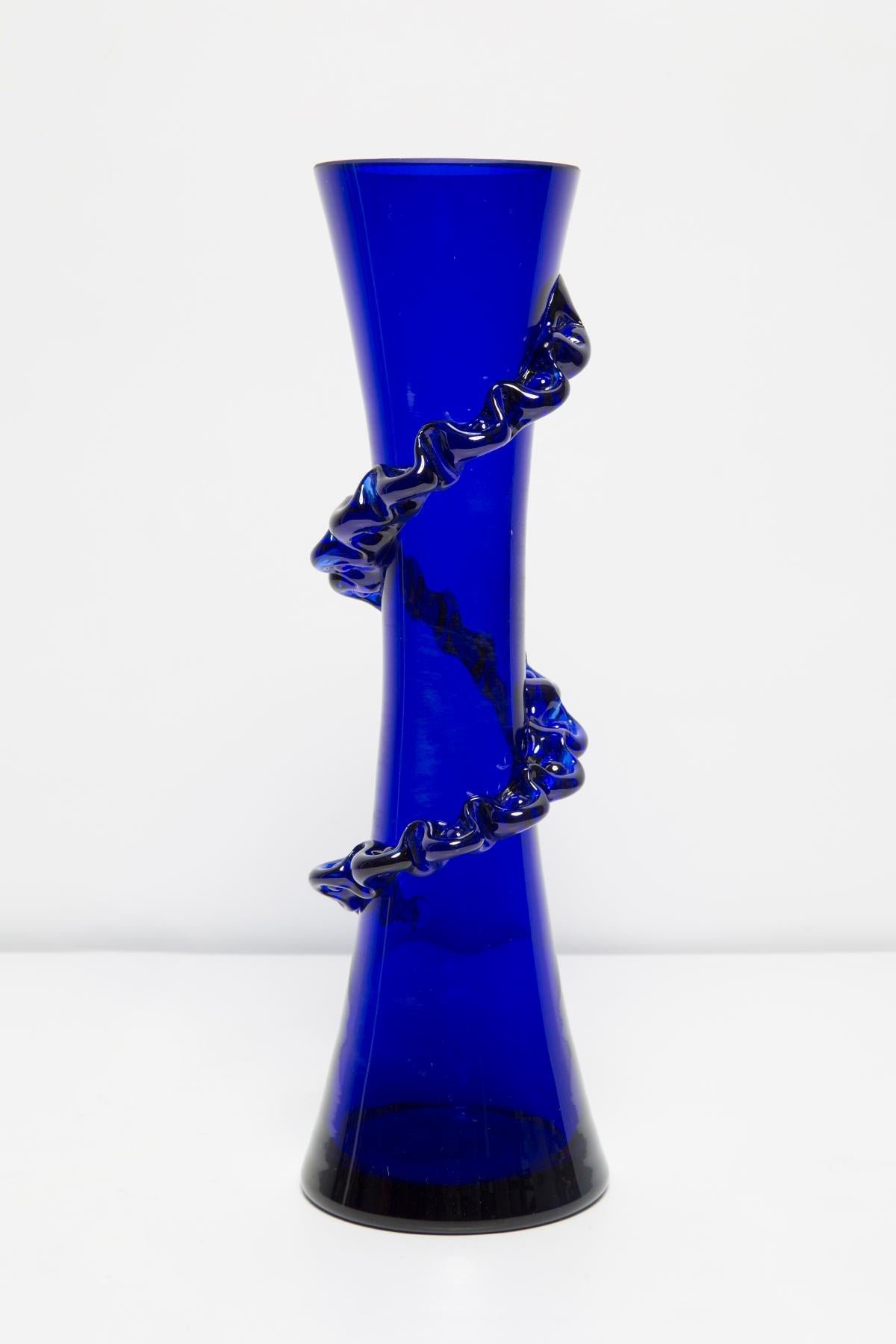 20ième siècle Vase bleu moyen du milieu du siècle avec Frill, Europe, années 1960 en vente