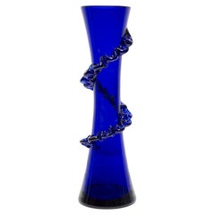 Vase bleu moyen du milieu du siècle avec Frill, Europe, années 1960
