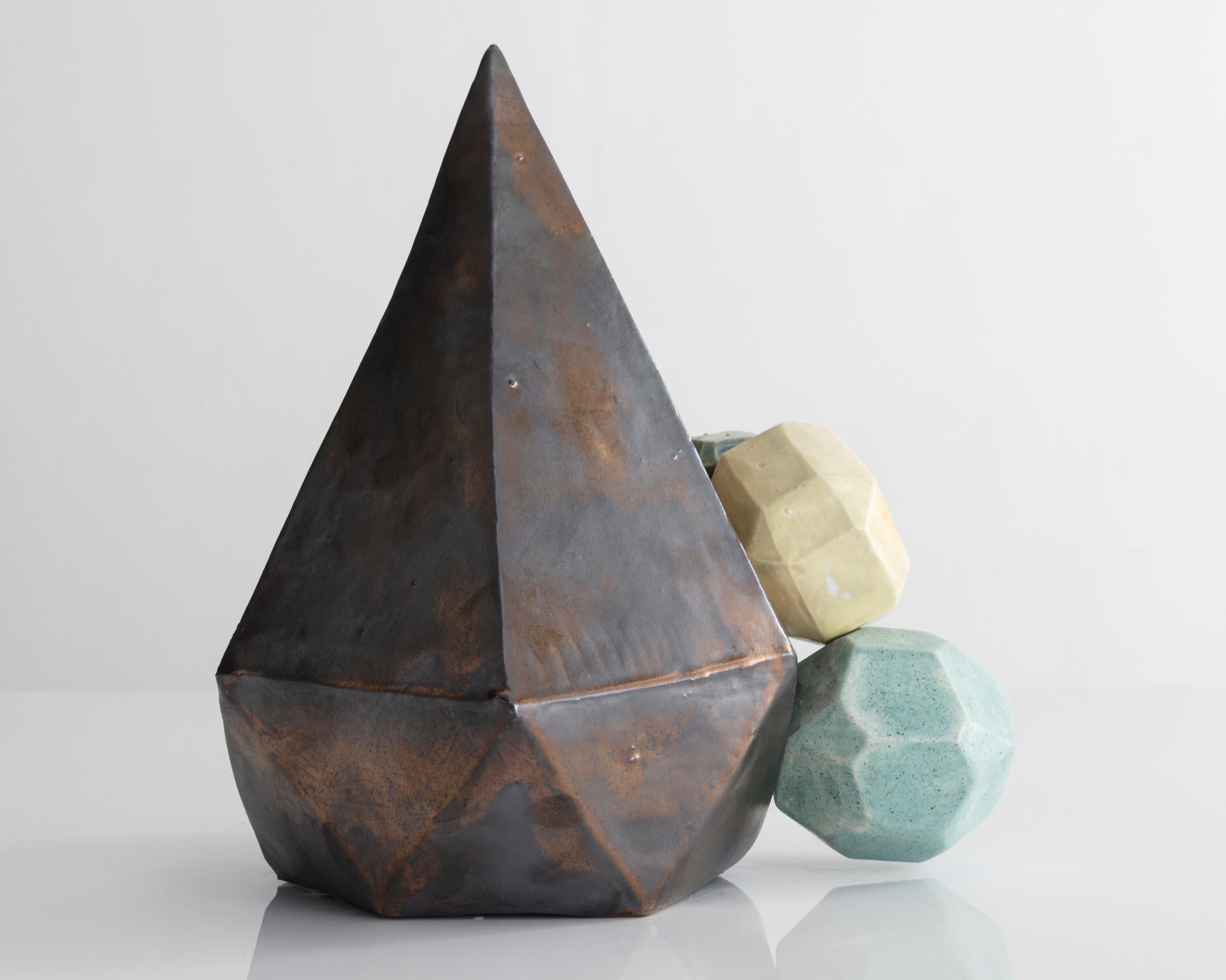 Moderne Cluster de pierres précieuses multicolores de taille moyenne en céramique émaillée de Kelly Lamb, 2017 en vente