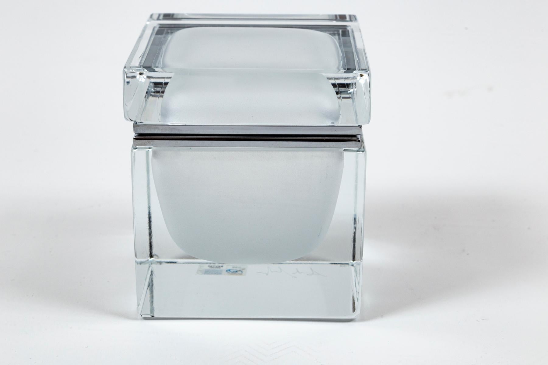 Mittelgroße quadratische Murano-Glasbox, weiß mattiert Sommerso, Contemporary (Moderne) im Angebot