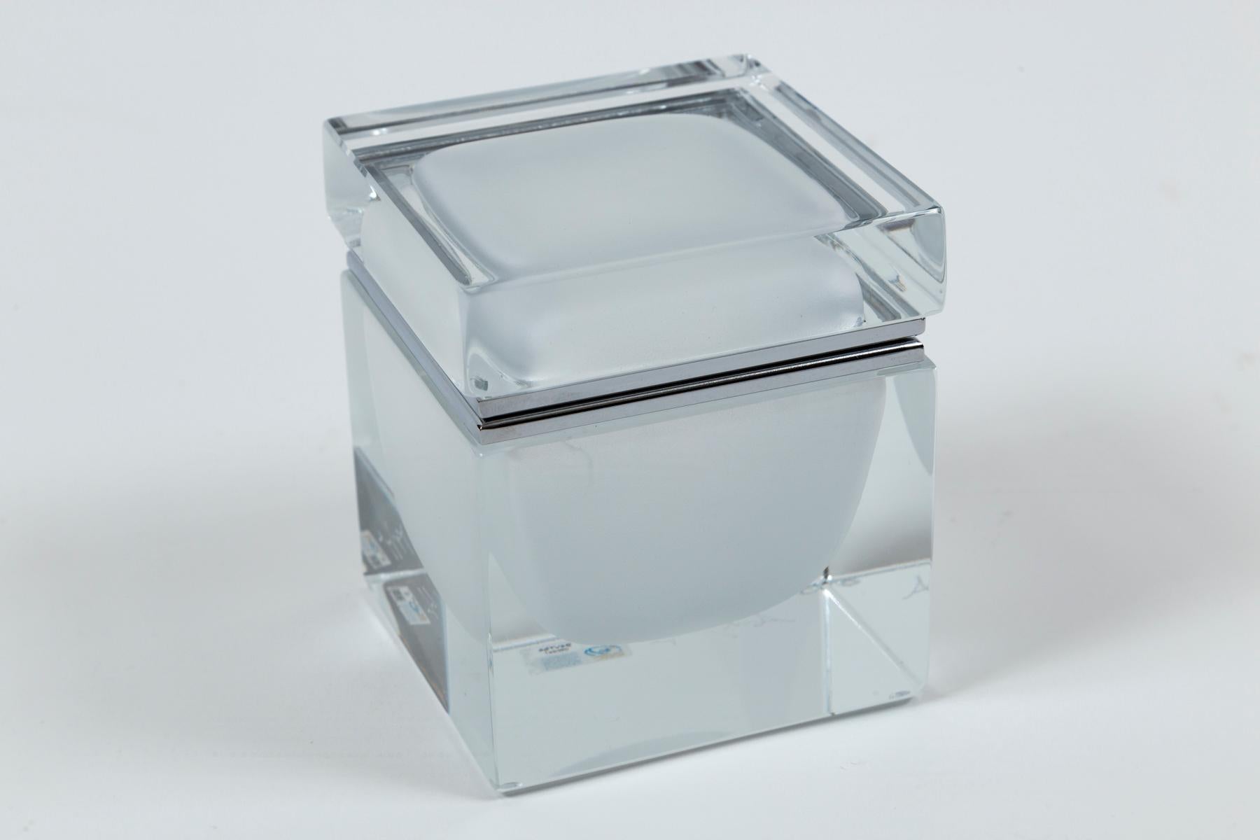 Medium Murano Frosted White Sommerso Square Glass Box, Contemporary In Excellent Condition For Sale In Westport, CT
