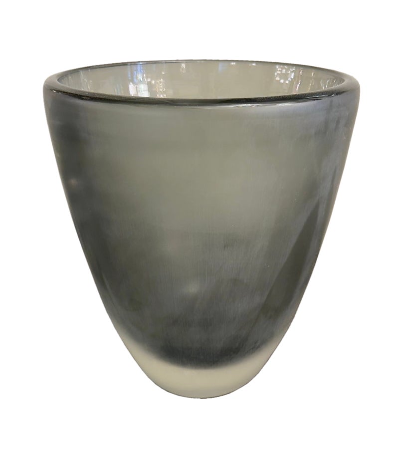 Jarrón mediano de cristal ahumado de Murano en venta