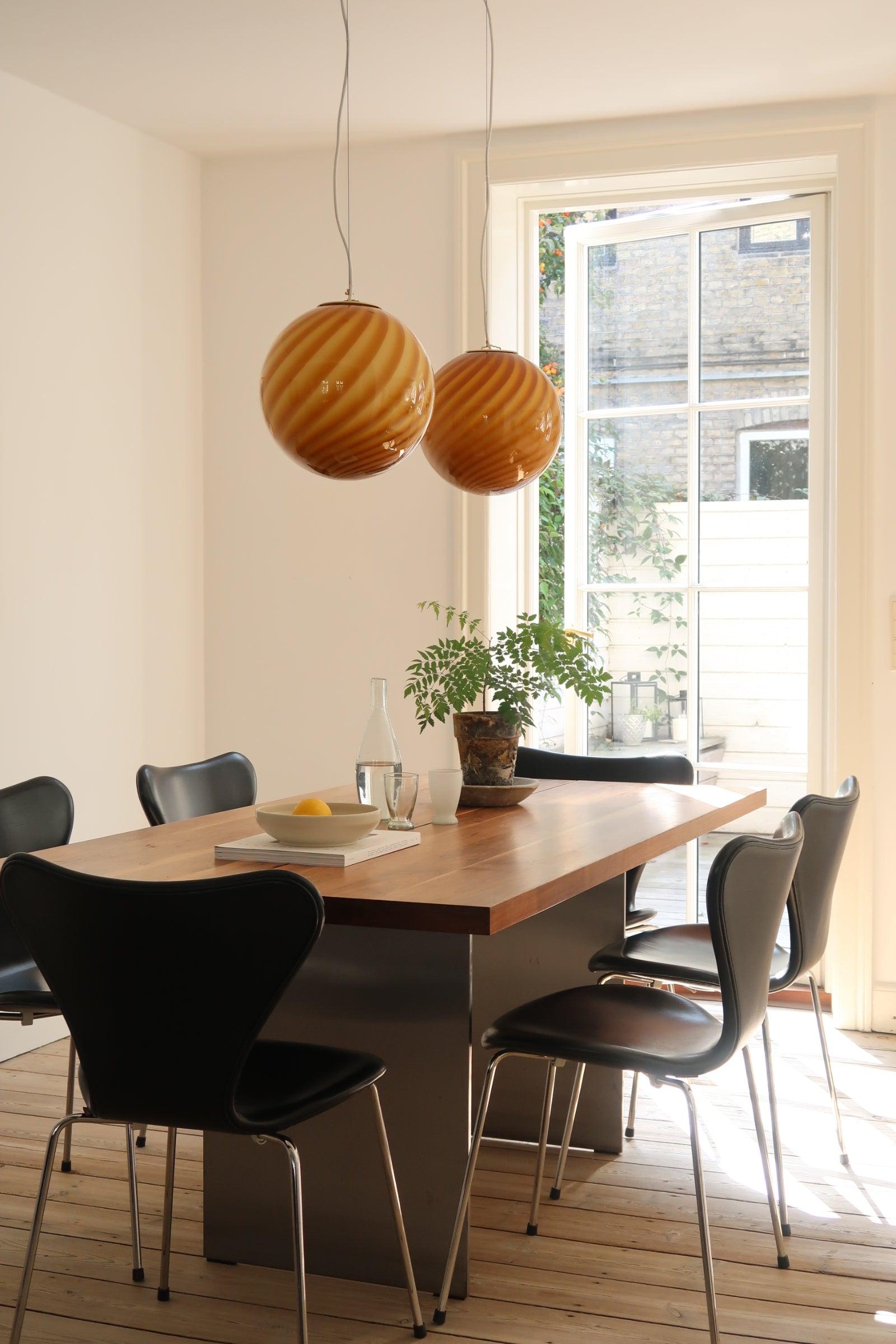 New Italian Murano Vintage Candy pendant ceiling lamp in warm amber / orange. Mouth-blown glass in round shape with swirl pattern. E27 socket. Comes with adjustable suspension.
Handmade in Italy.
D:30 cm  

As it is mouth blown glass, the expression