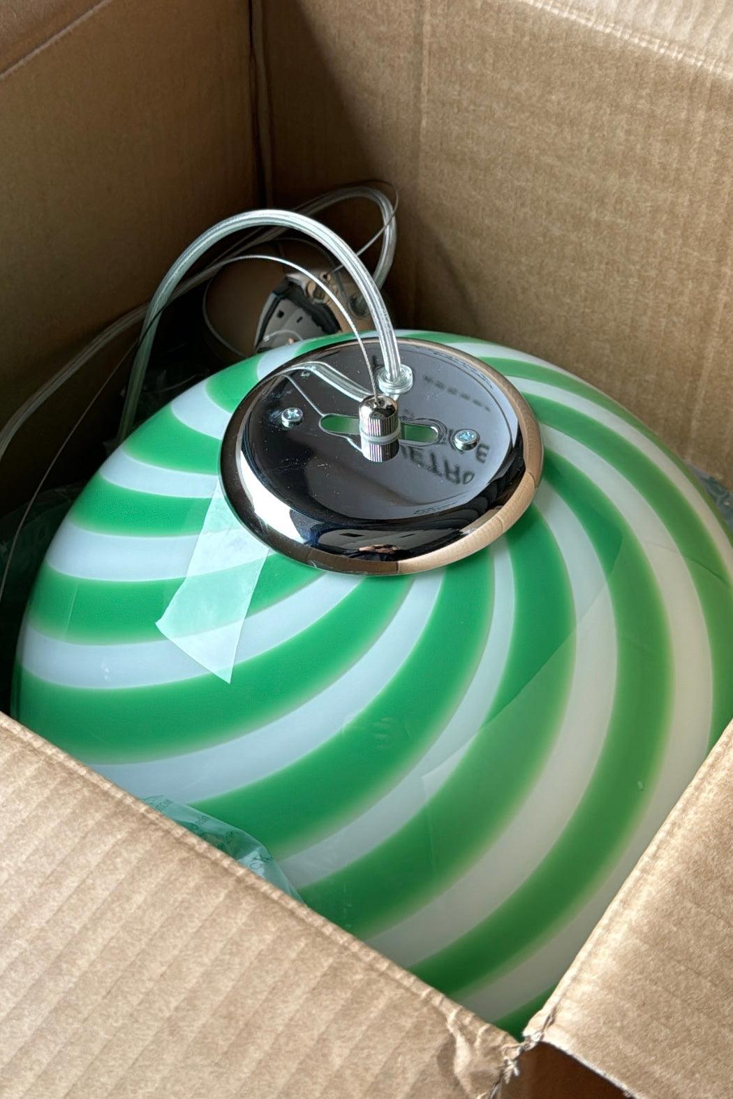 Medium Murano Vintage Candy pendant green / white swirl, made in Italy For Sale 4