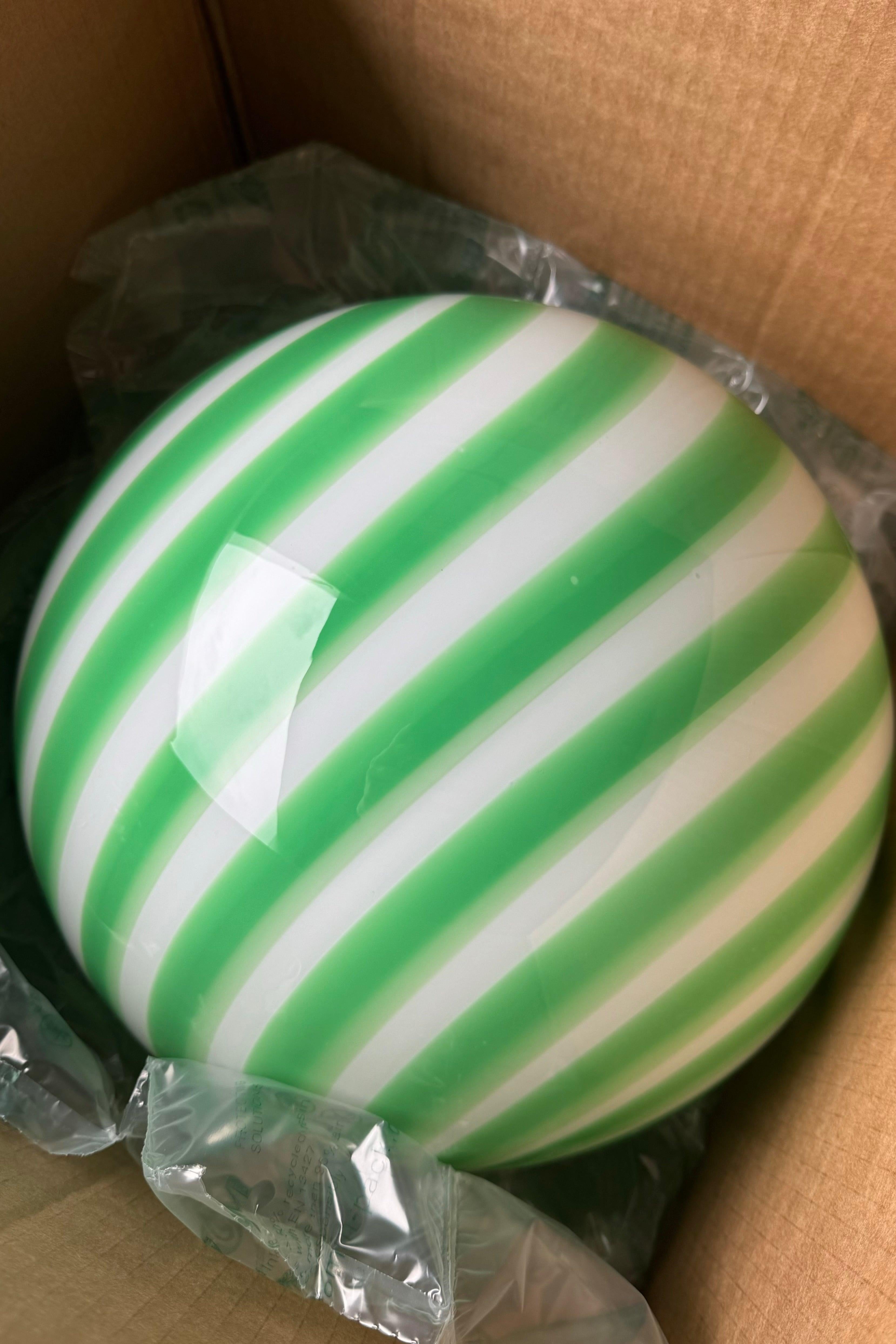 Medium Murano Vintage Candy pendant green / white swirl, made in Italy For Sale 5