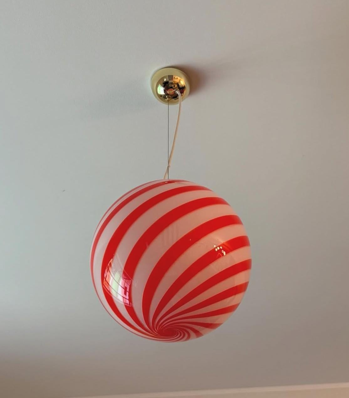 Murano Glass Medium Murano Vintage Candy pendant red / white swirl glass, made in Italy For Sale