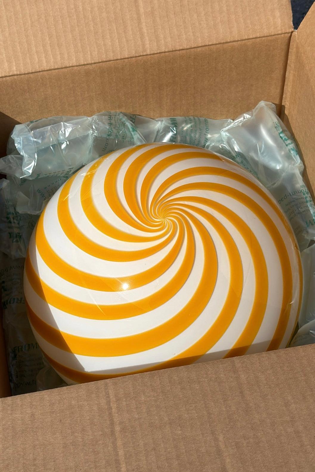 Italian Medium Murano Vintage Candy pendant yellow / white swirl, made in Italy For Sale