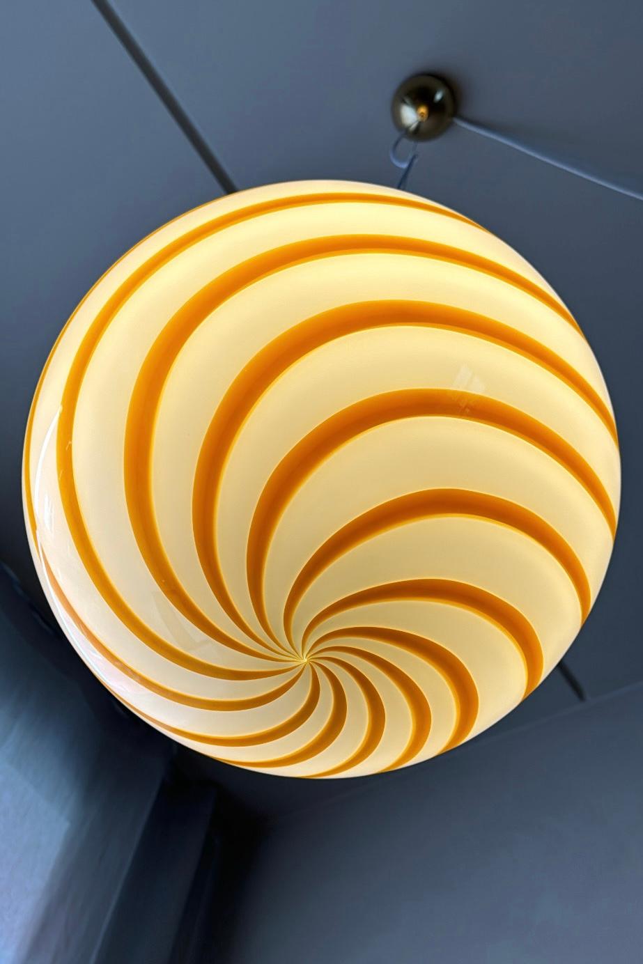 Contemporary Medium Murano Vintage Candy pendant yellow / white swirl, made in Italy For Sale