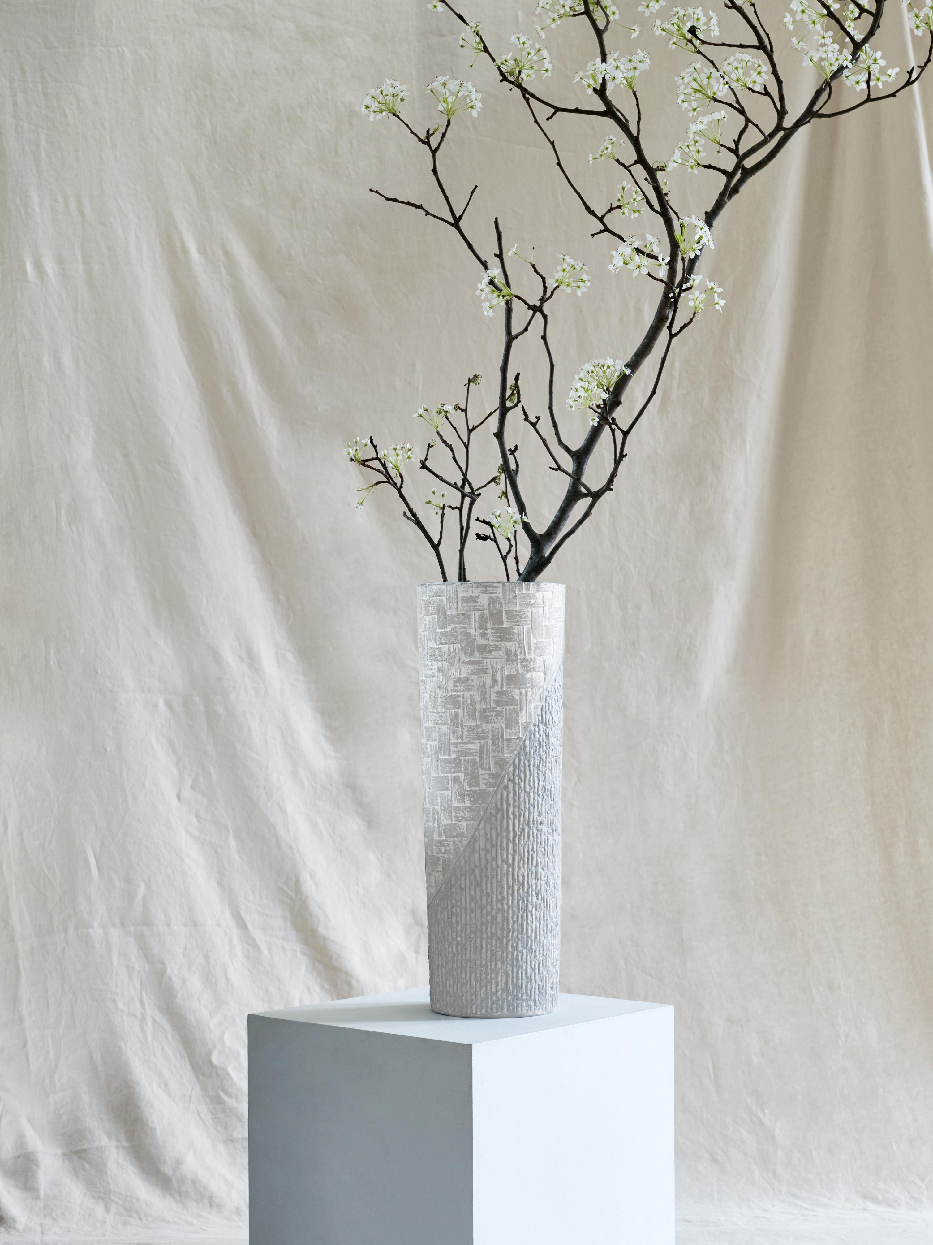 Moulage Récipient en composite de pierre calcaire et de papier blanc et gris de la série Medium de Studio Laurence en vente