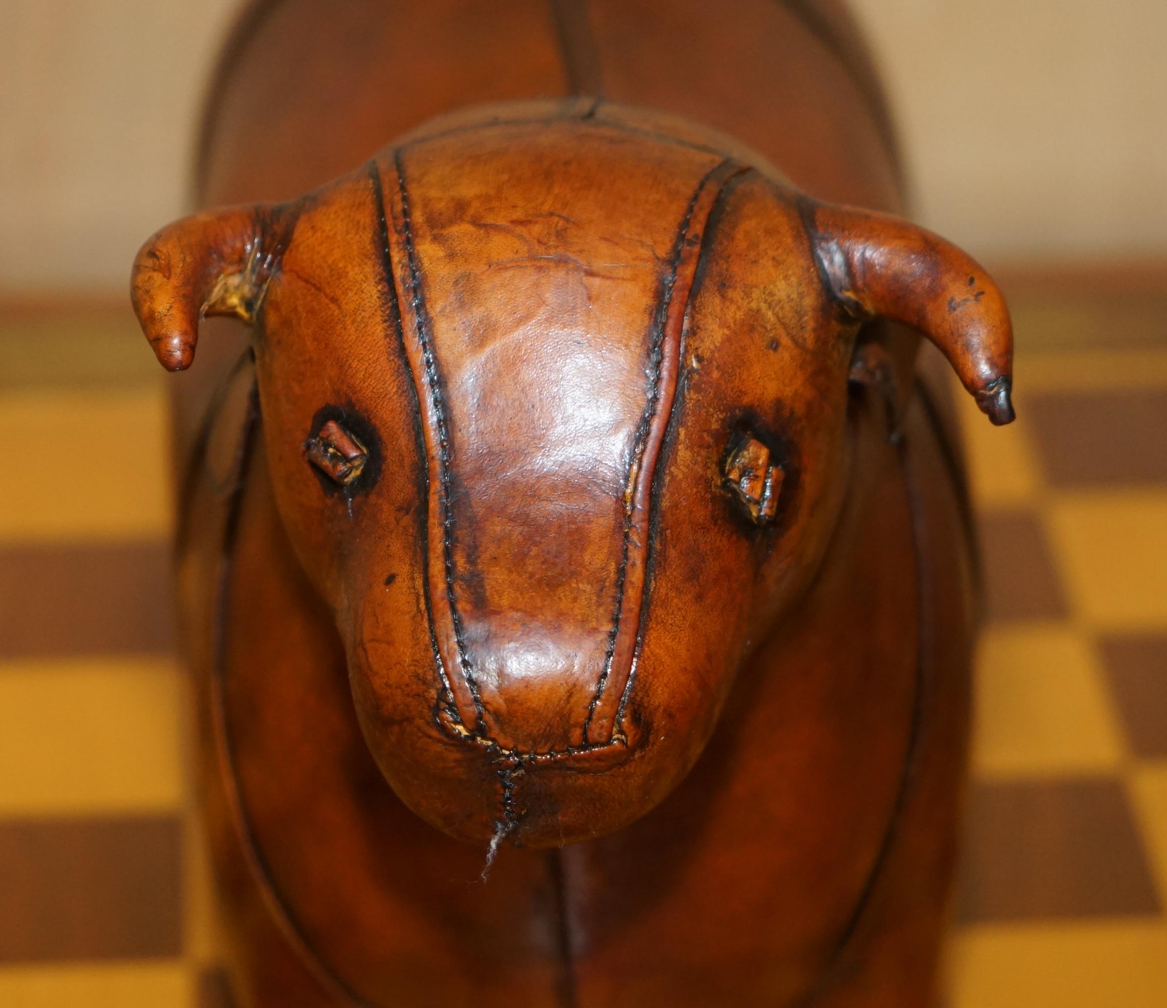 taburete mediano de cuero de toro viejo de estilo liberty omersa marrón en venta 6