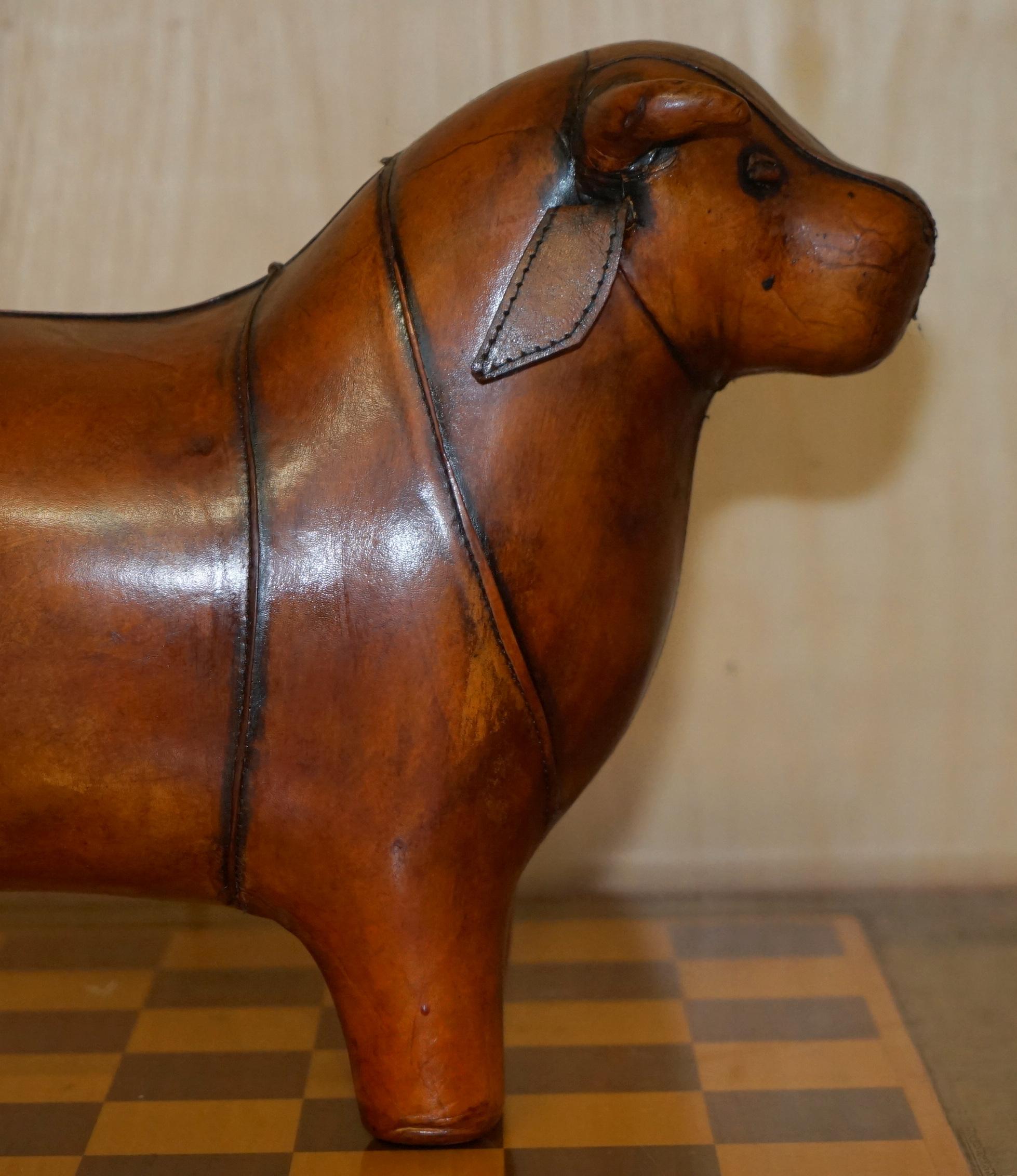 taburete mediano de cuero de toro viejo de estilo liberty omersa marrón Moderno de mediados de siglo en venta