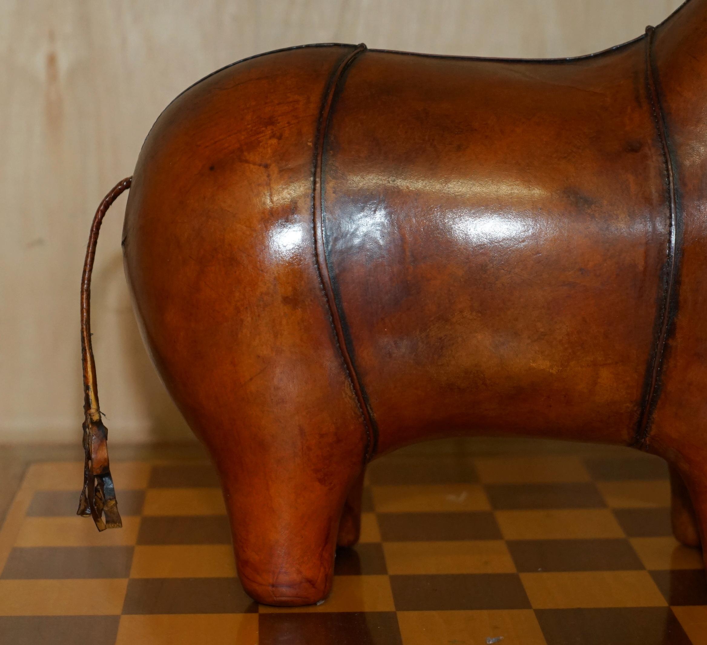 taburete mediano de cuero de toro viejo de estilo liberty omersa marrón Europeo en venta
