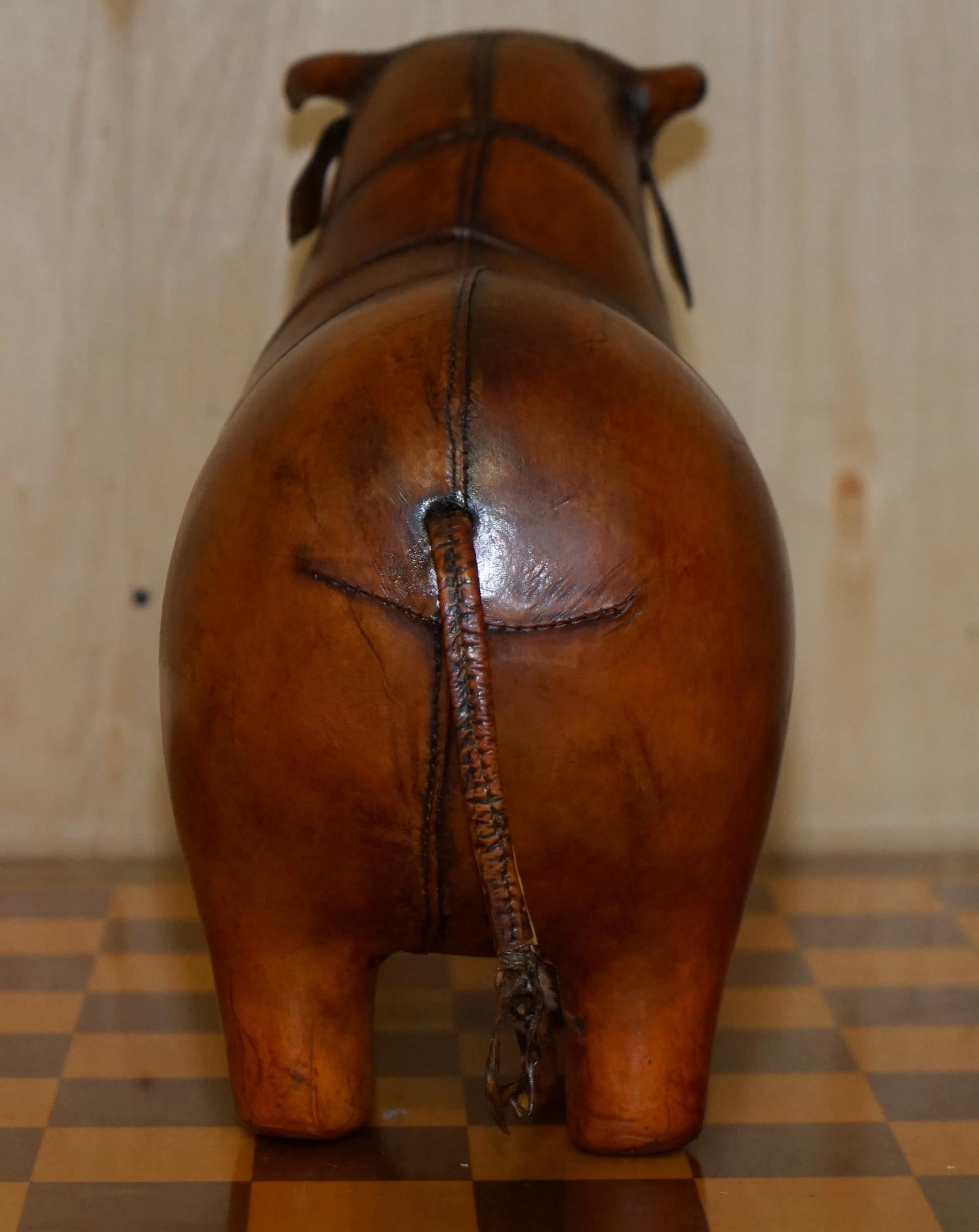 taburete mediano de cuero de toro viejo de estilo liberty omersa marrón Cuero en venta