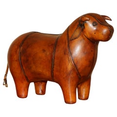 MEDiUM NEW OLD STOCK LIBERTY STYLE OMERSA BROWN BULL COW LEATHER FOOTSTOOL