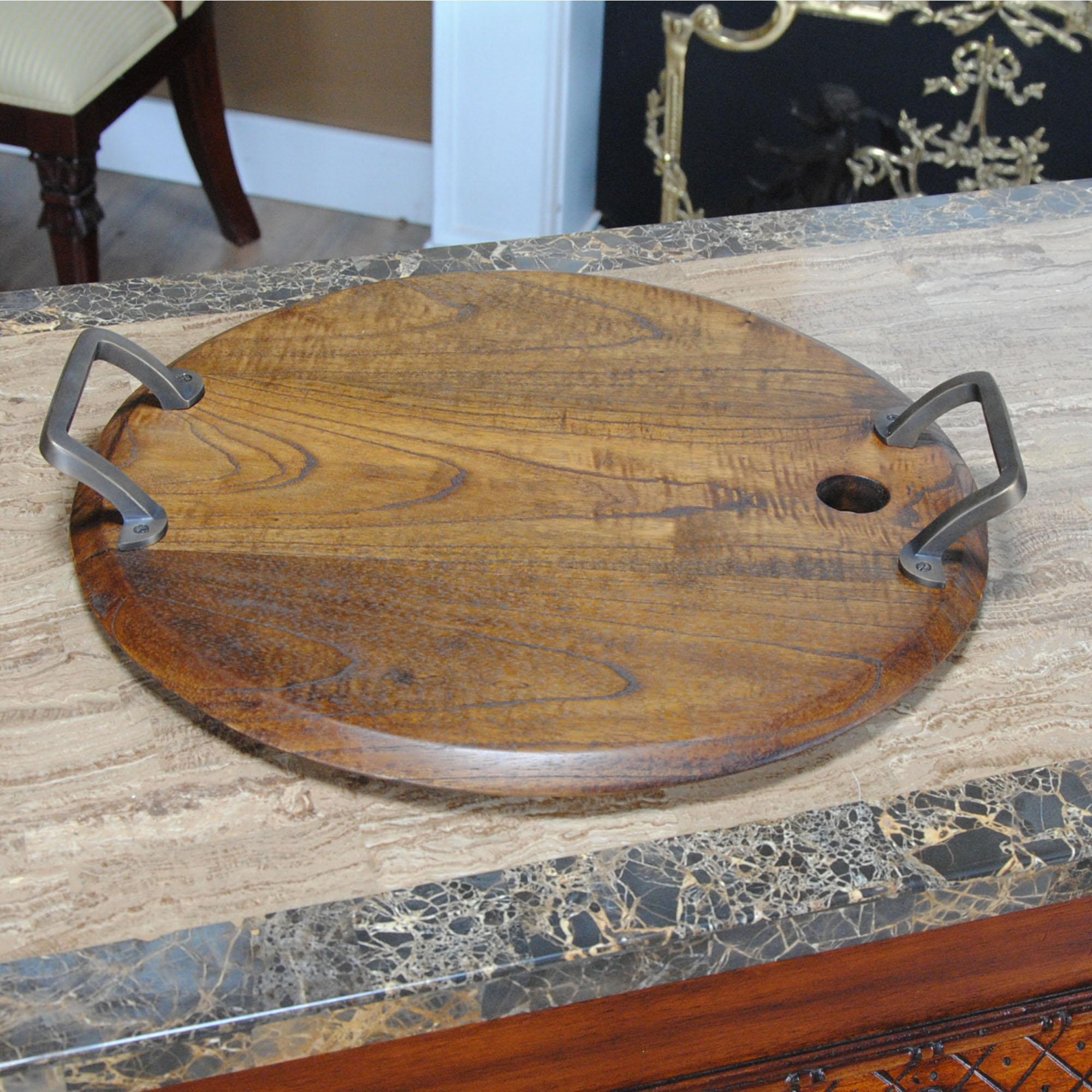 From Niagara Furniture, this Medium Oak Wine Barrel Tray is produced from solid oak and created to resemble the end of a wine barrel.  Using a wooden cutting / serving board provides a very resilient surface while protecting knives from damage. 