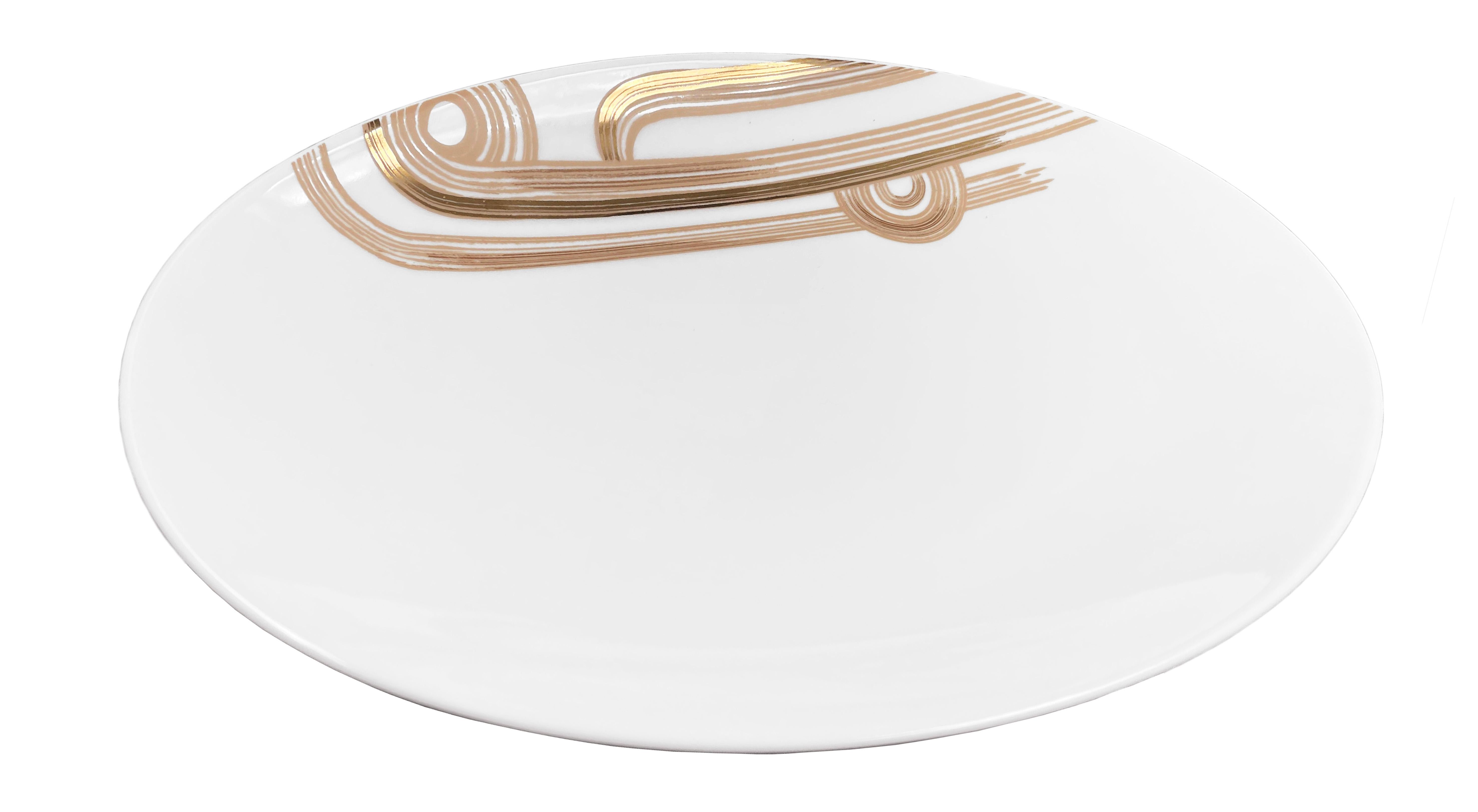 Description: Medium oval serving plate
Color: Beige gold
Size: 31 x 22 x 4 H cm
Material: Porcelain and gold
Collection: Art Déco Garden

Larger quantities available upon request, with 8 weeks production time.