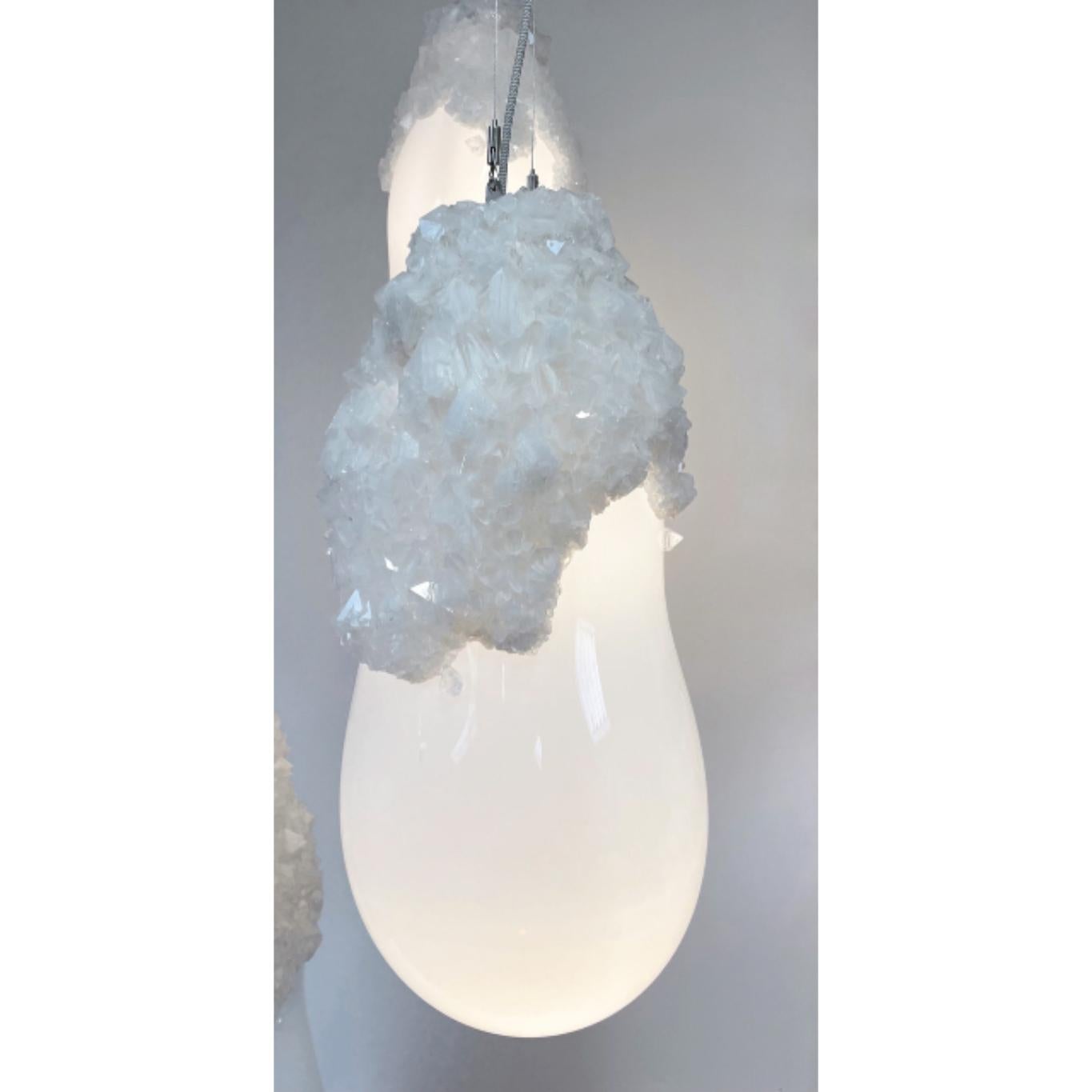 Medium overgrown bubbles by Mark Sturkenboom and Alex de Witte
Dimensions: 70 cm
Material: Mouthblown glass, natural grown crystal, dimmable led, Color White or grey black
Ceiling ornaments can be produced in crystal to extend the Overgrown