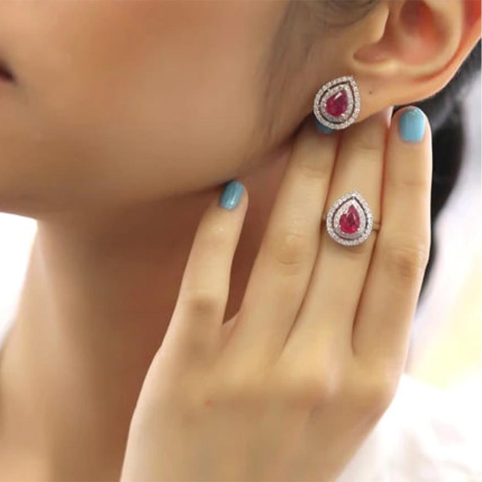 Medium Pear Ruby Earring Ring Set For Sale 2