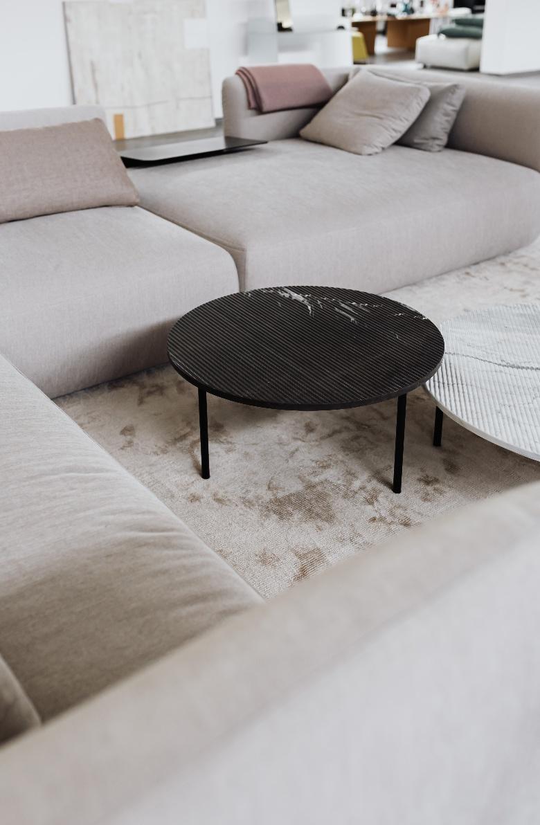 Medium Pietra Grey Gruff coffee table by Un’common
Dimensions: D70 x H 35 cm
Materials: grooved Pietra Grey marble.
Available in 4 marbles: polished White Carrara, White Carrara grooved with delicate stripes, Pietra Gray grooved with delicate