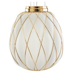 Lampada a sospensione media 'Pinecone' in vetro opalino e metallo dorato per Fontana Arte