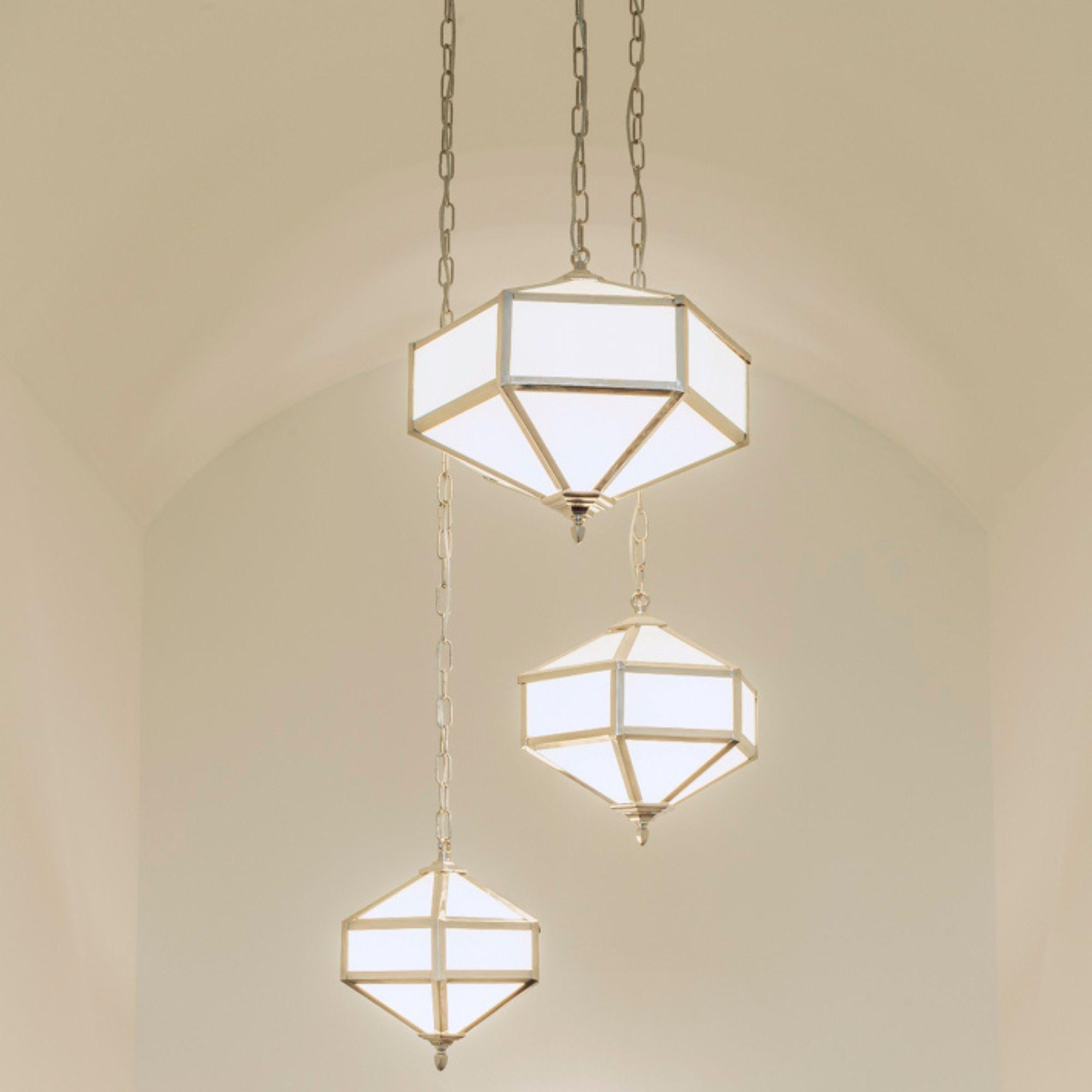 Italian Medium poligonal geometric suspension with brass structure and glass. For Sale