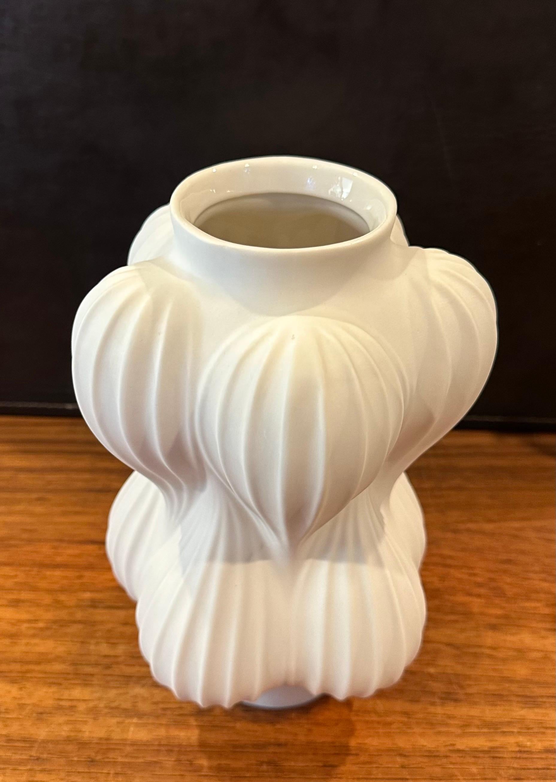 Non smaltato Vaso medio in porcellana 