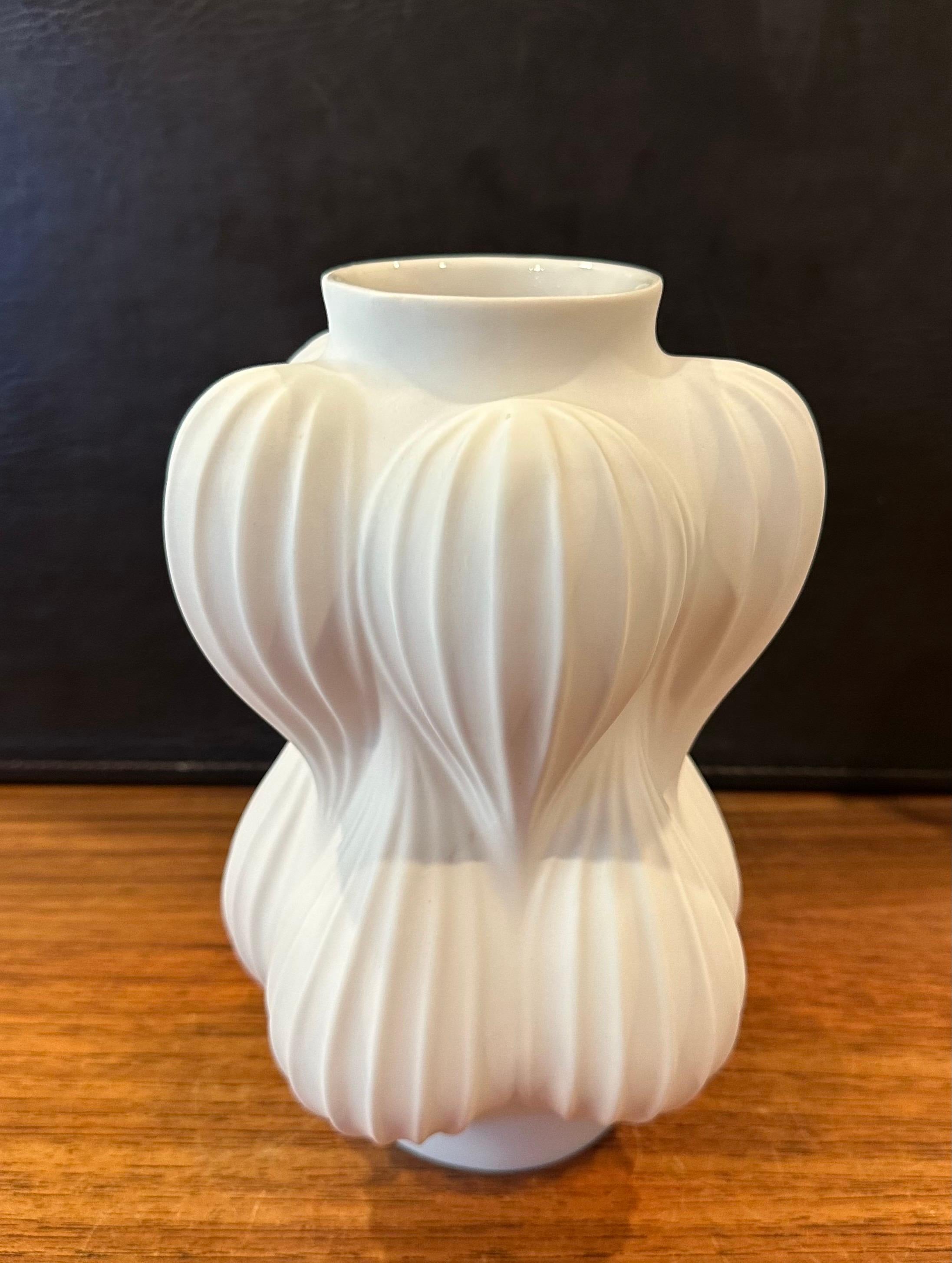 XXI secolo e contemporaneo Vaso medio in porcellana 